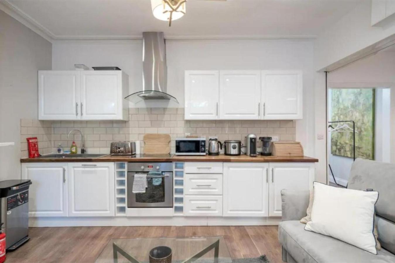 Stunning 2bed 2bath In Earls Court Sleeps Six London