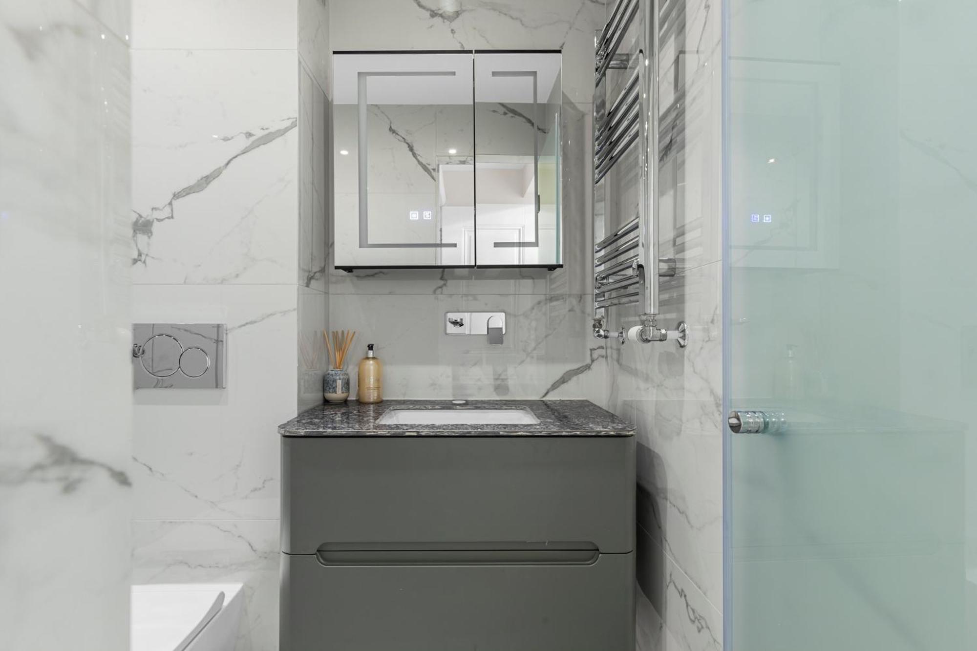Chic 2-bed In Prime *