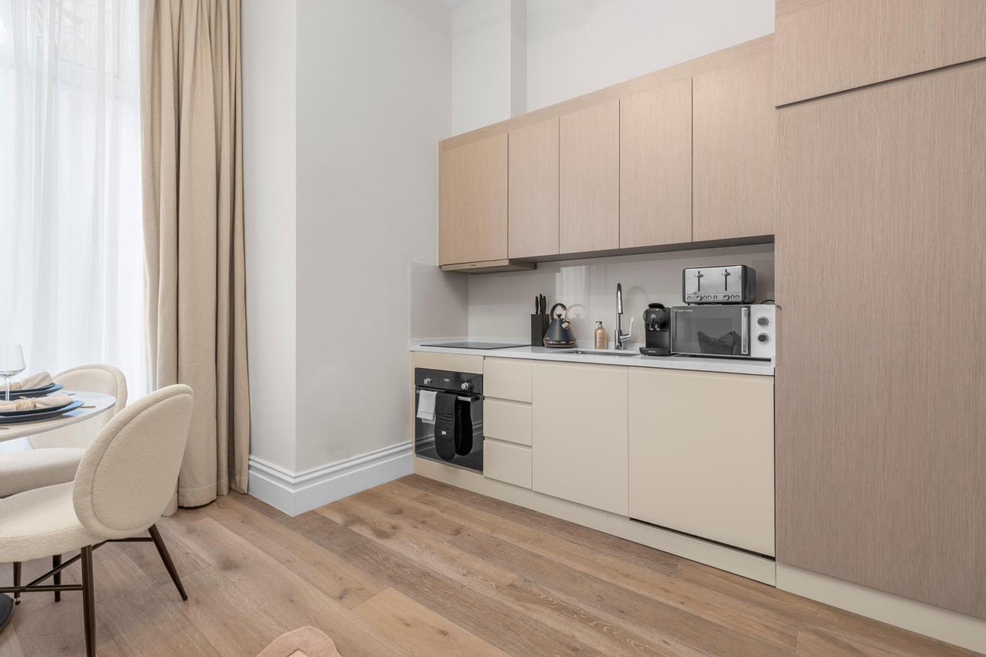 Chic 2-bed In Prime *