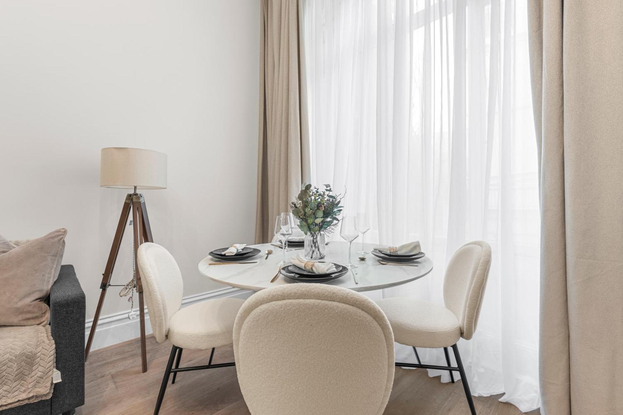 Chic 2-bed In Prime Apartment