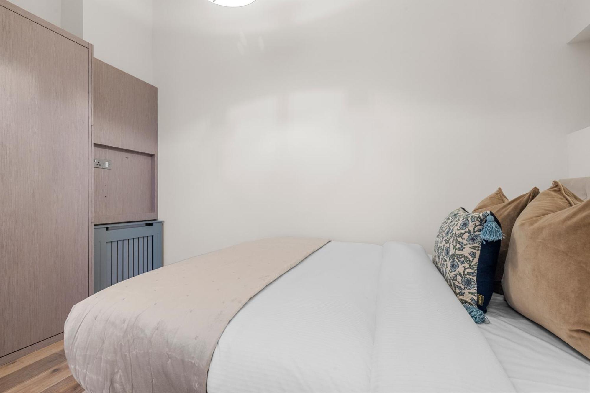 Chic 2-bed In Prime * London
