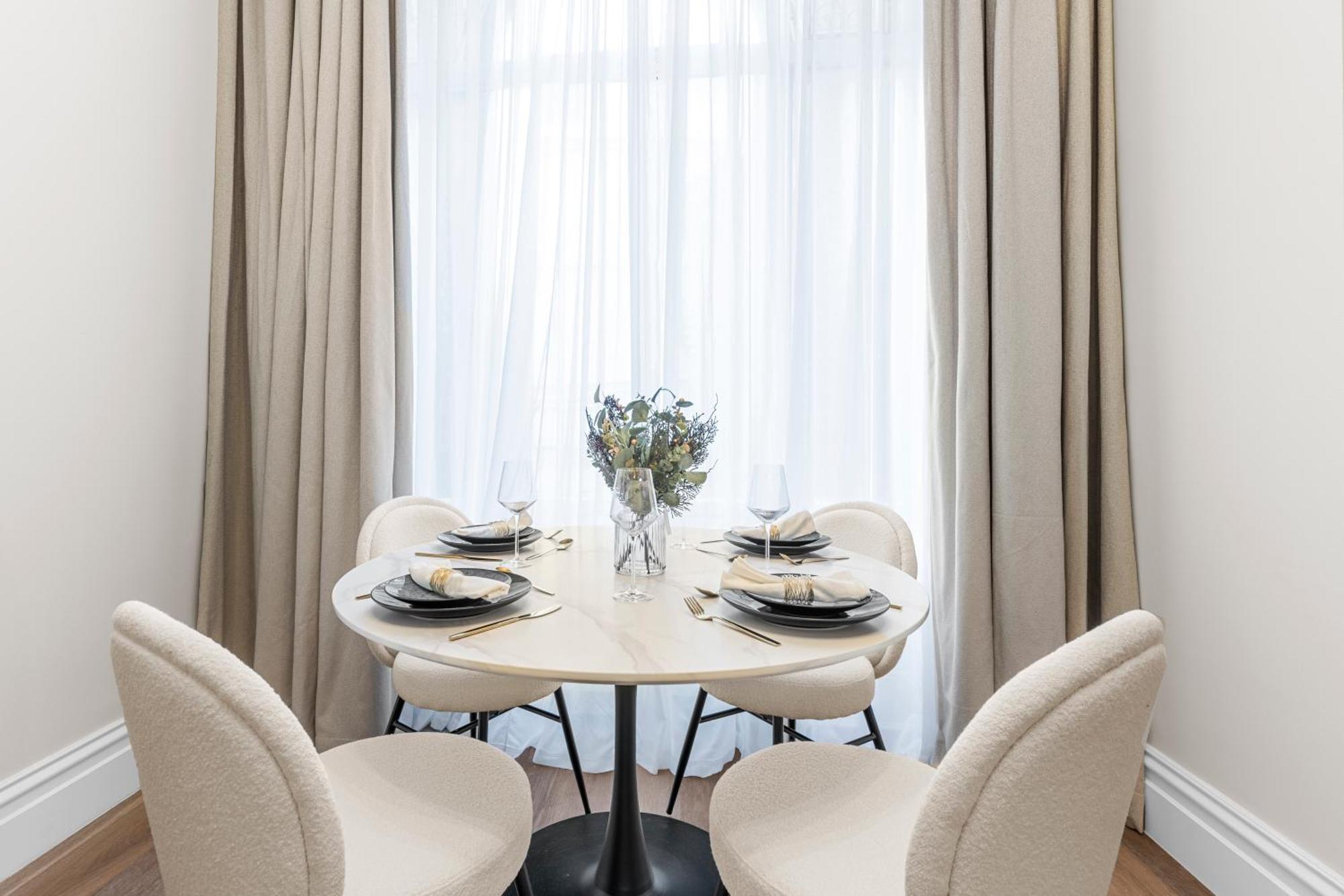 Chic 2-bed In Prime Apartment *