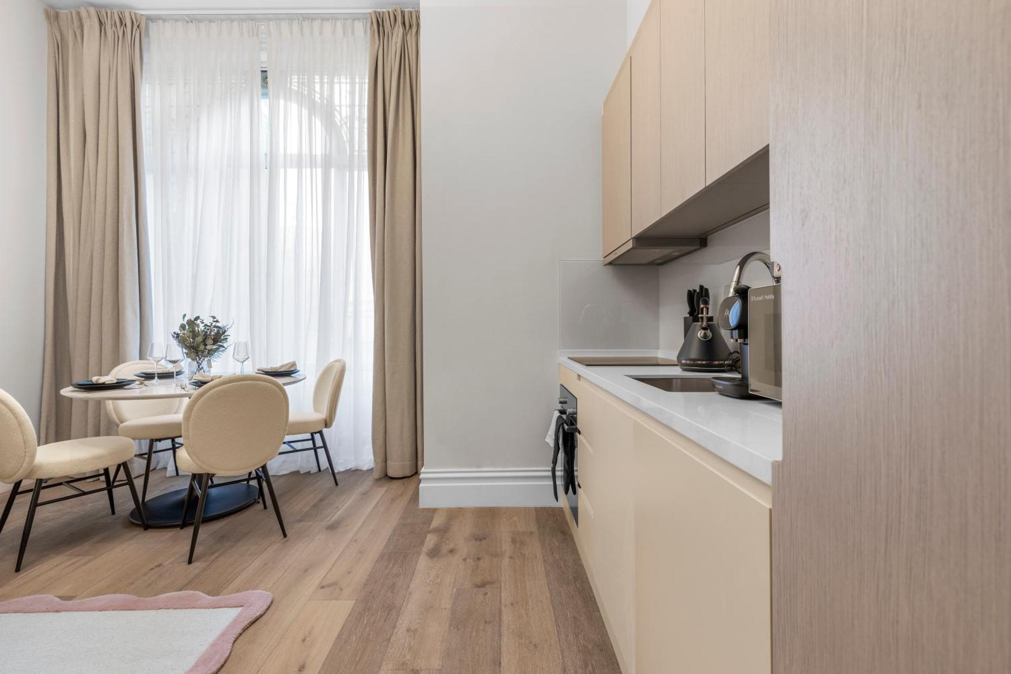 Chic 2-bed In Prime Leilighet