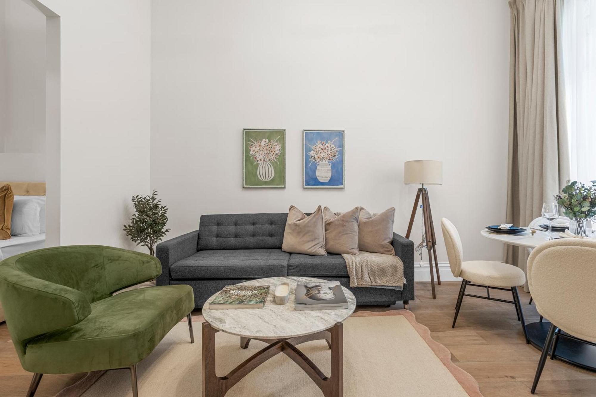 Chic 2-bed In Prime * London
