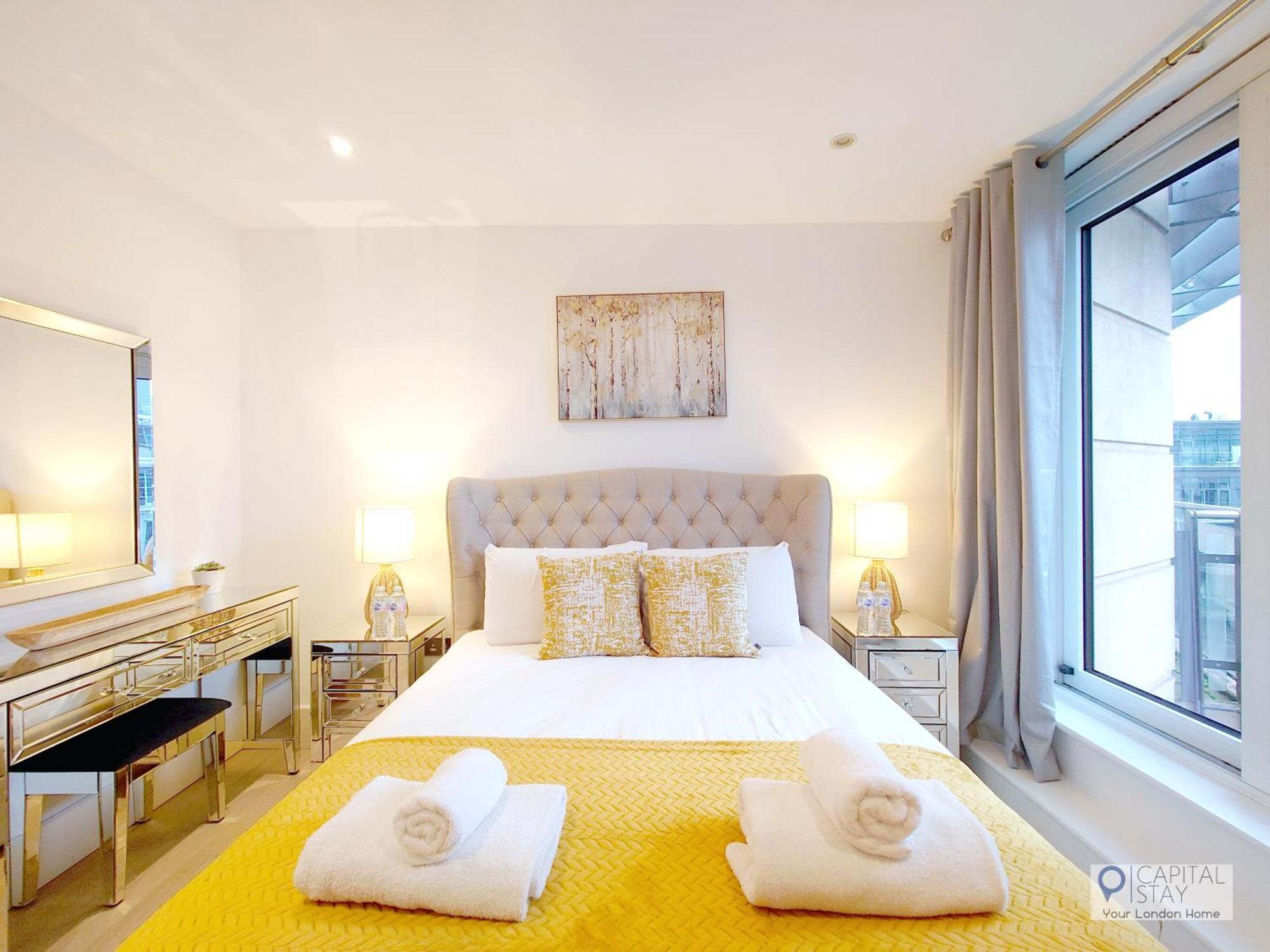 3 Bed Serviced In Battersea - River Views Londen
