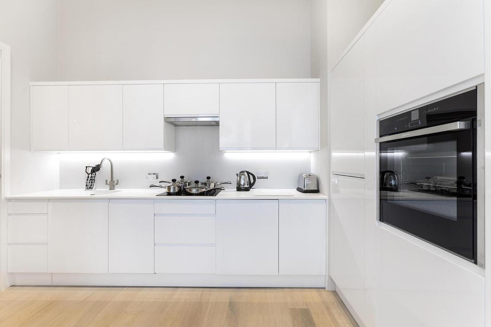 Luxury First Floor Flat In Knightsbridge Apartment London