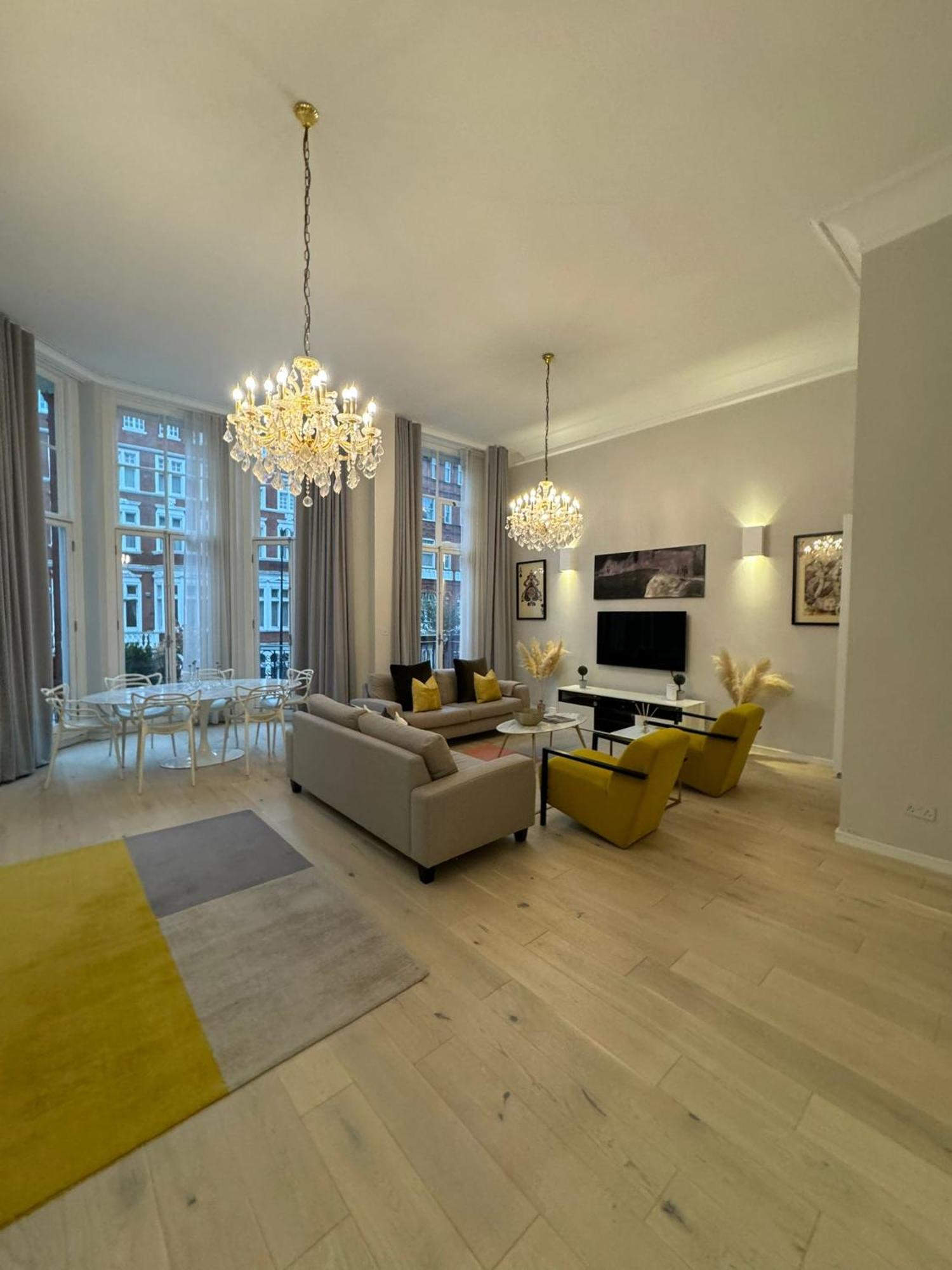 Luxury First Floor Flat In Knightsbridge * Londen
