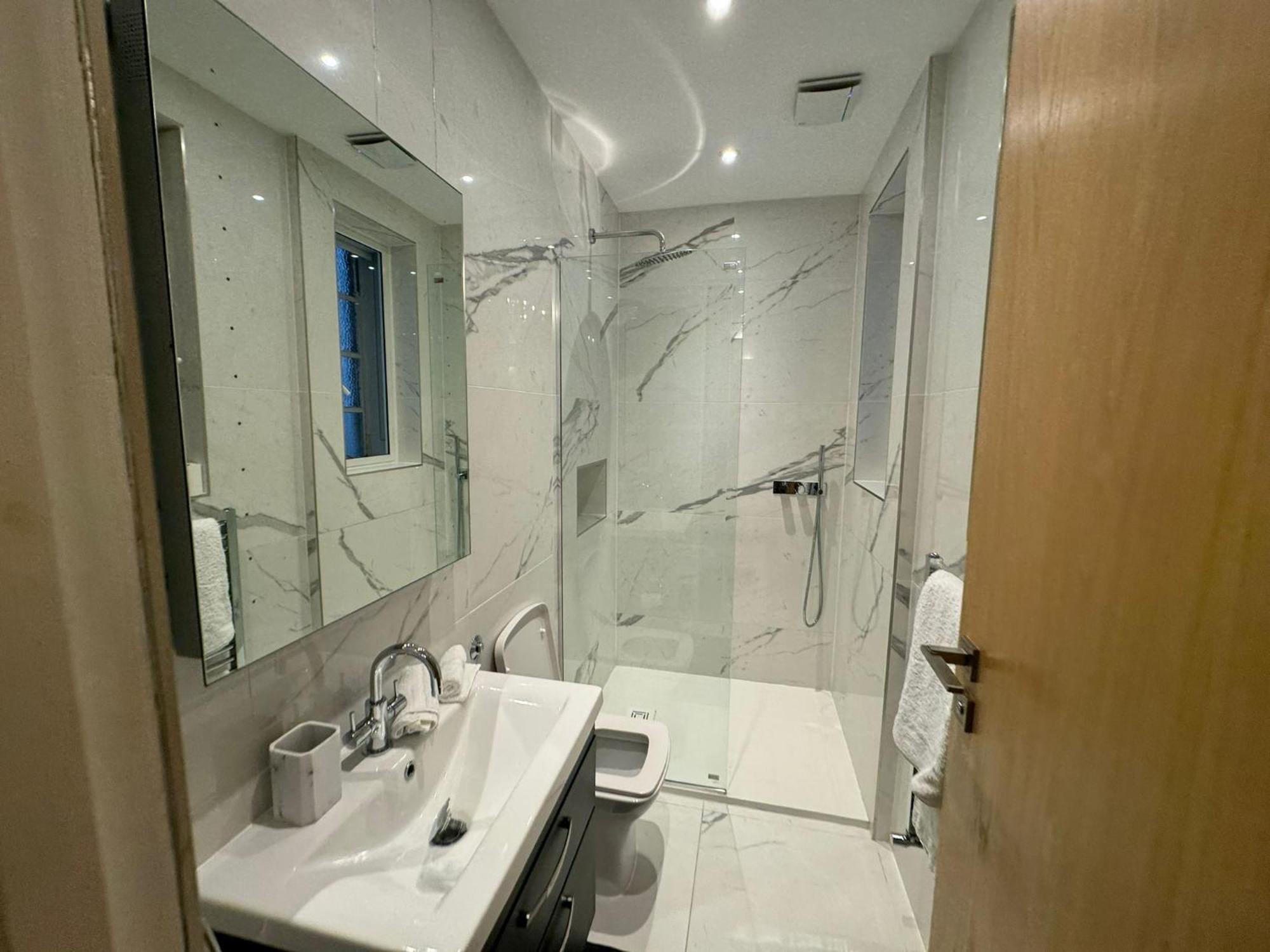 Luxury First Floor Flat In Knightsbridge * London