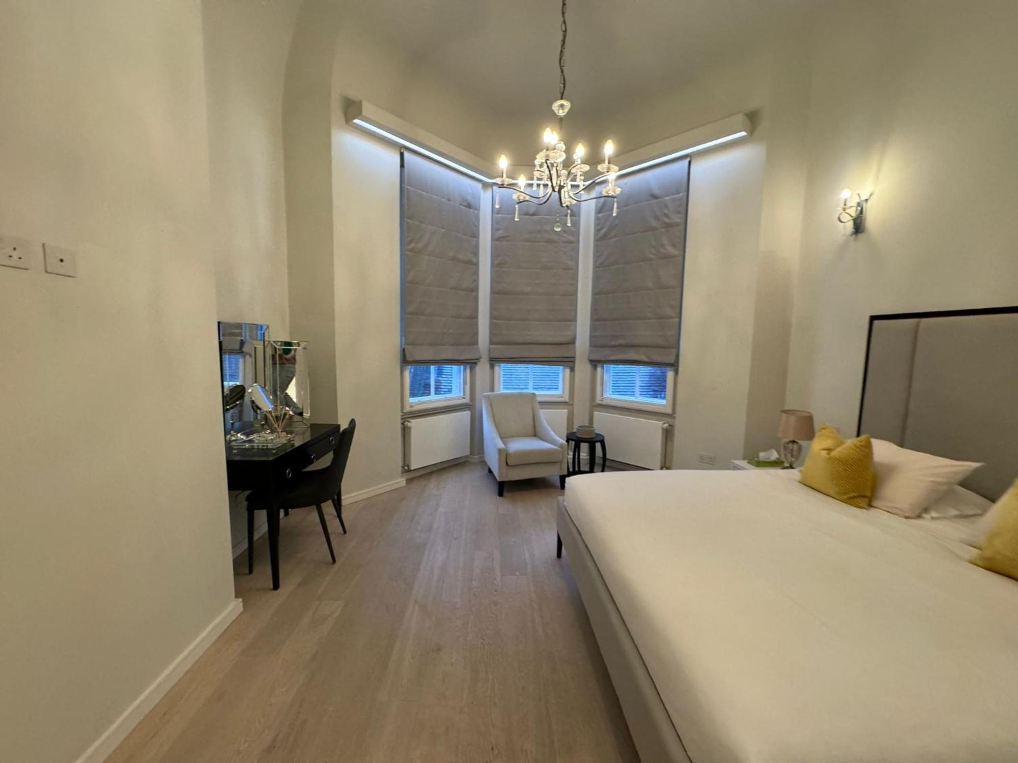 Luxury First Floor Flat In Knightsbridge Apartment *