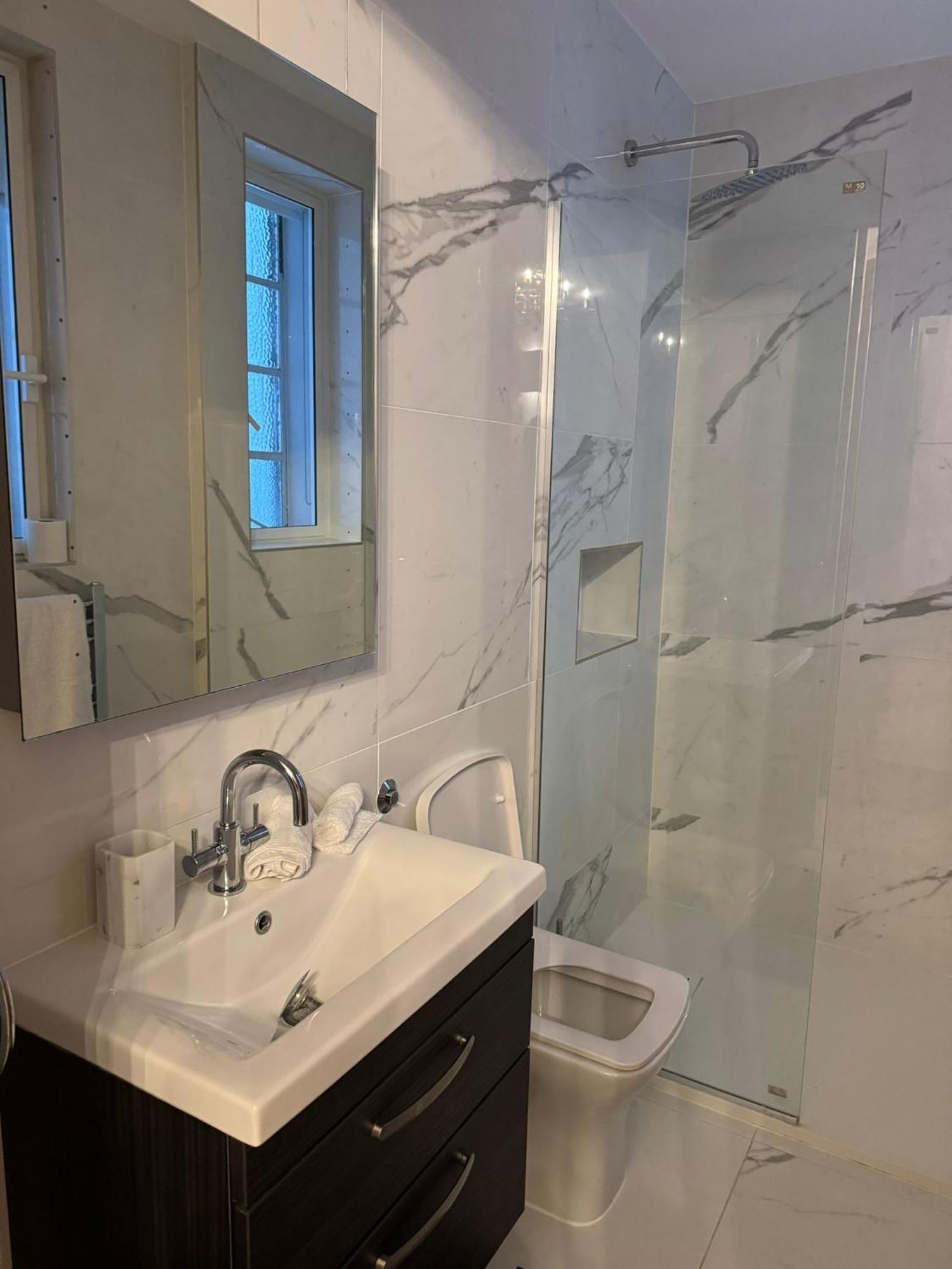 Luxury First Floor Flat In Knightsbridge Apartment London