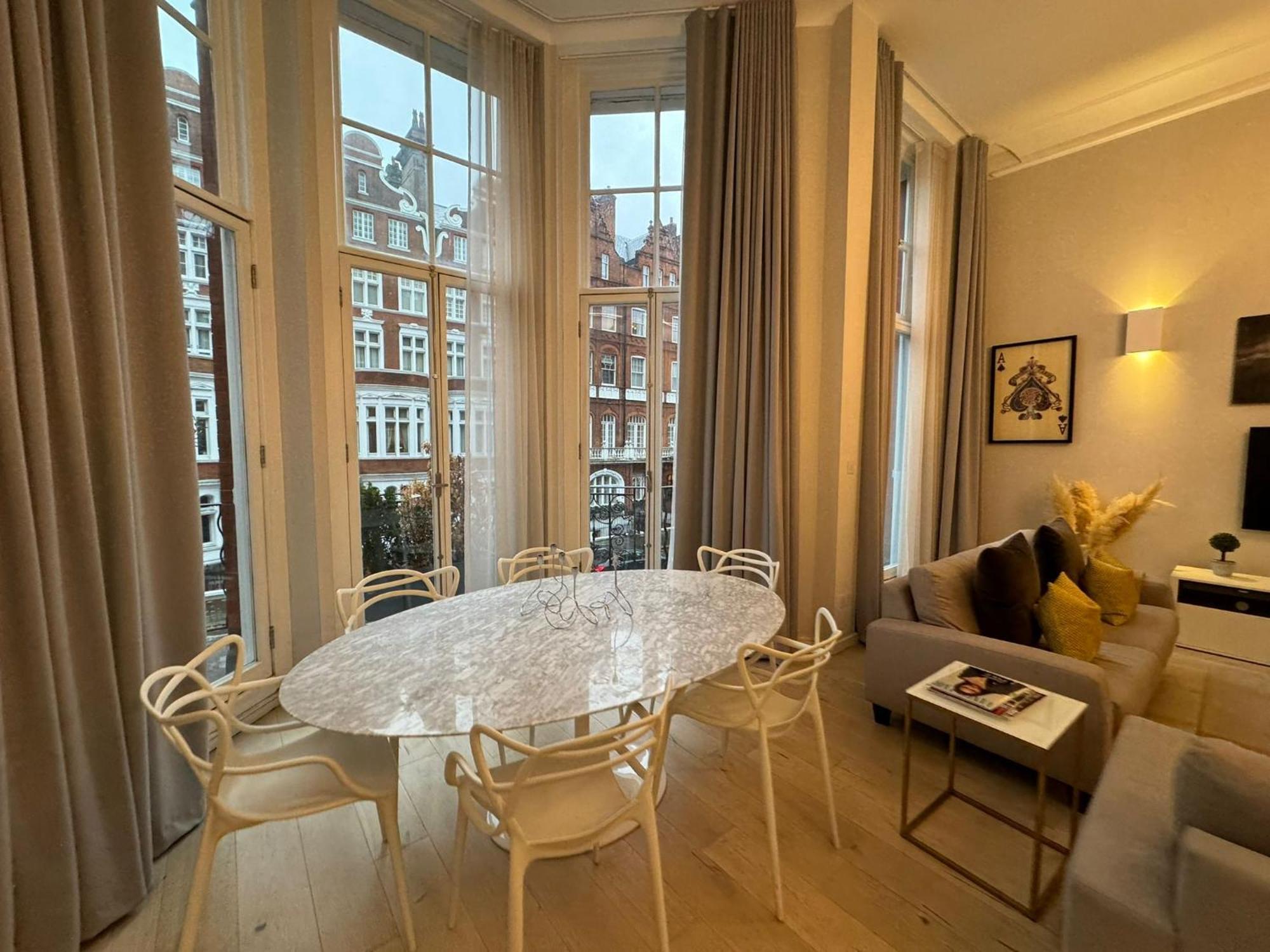 Luxury First Floor Flat In Knightsbridge