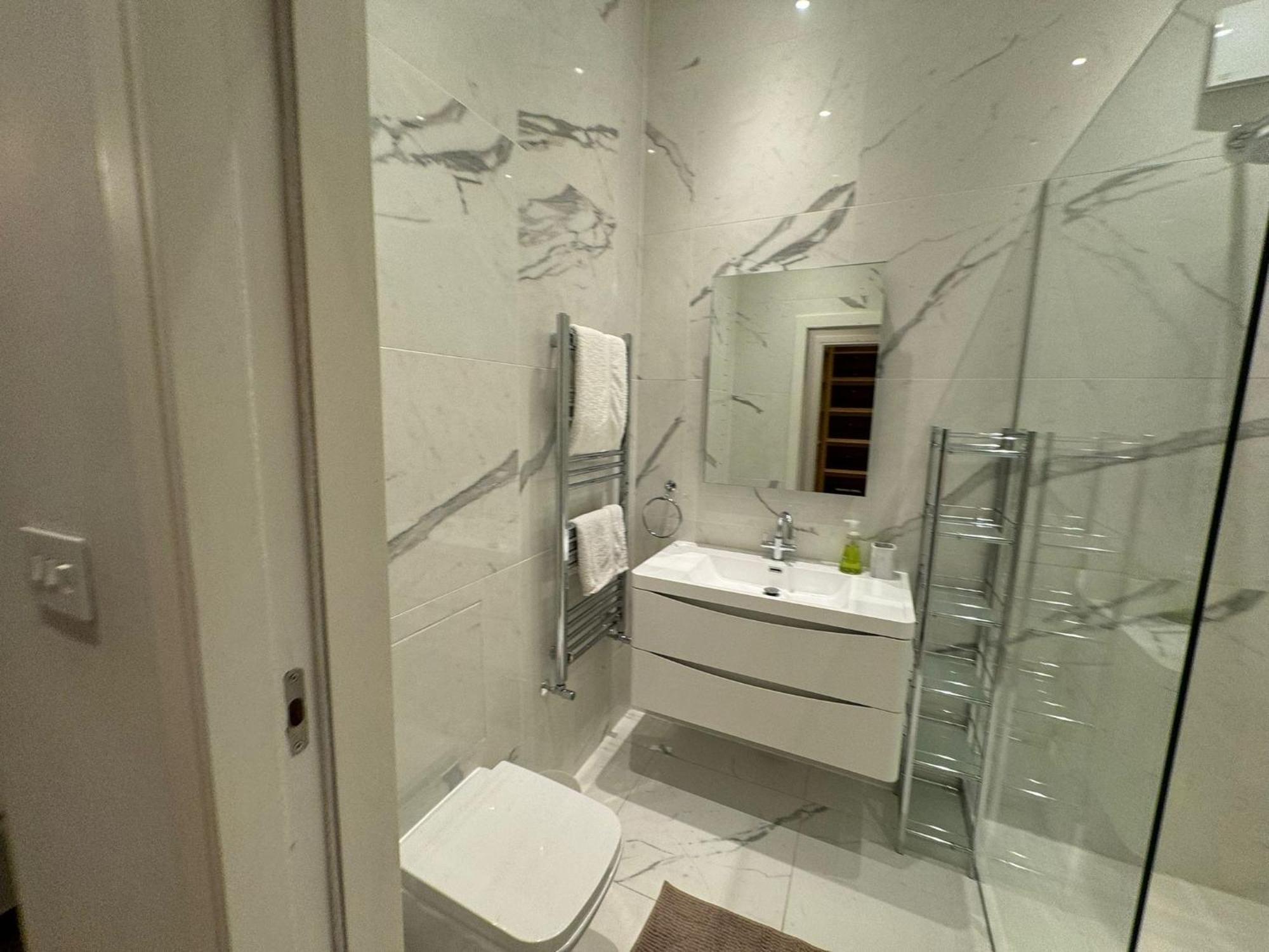 Luxury First Floor Flat In Knightsbridge London