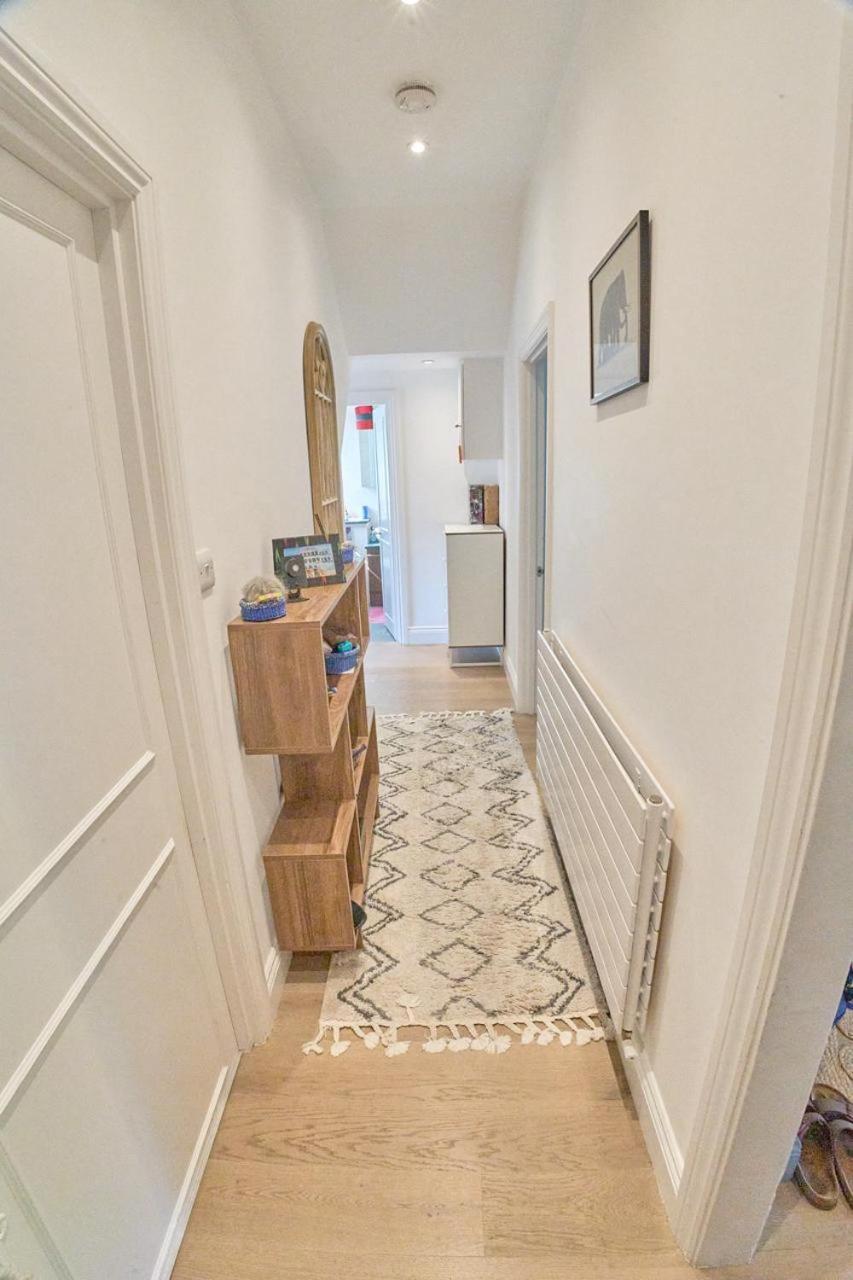 Lägenhet Bright Cozy Garden Retreat W Fast Wifi & 5min To Tube Subway Metro & Close To Park & Street Parking P4p