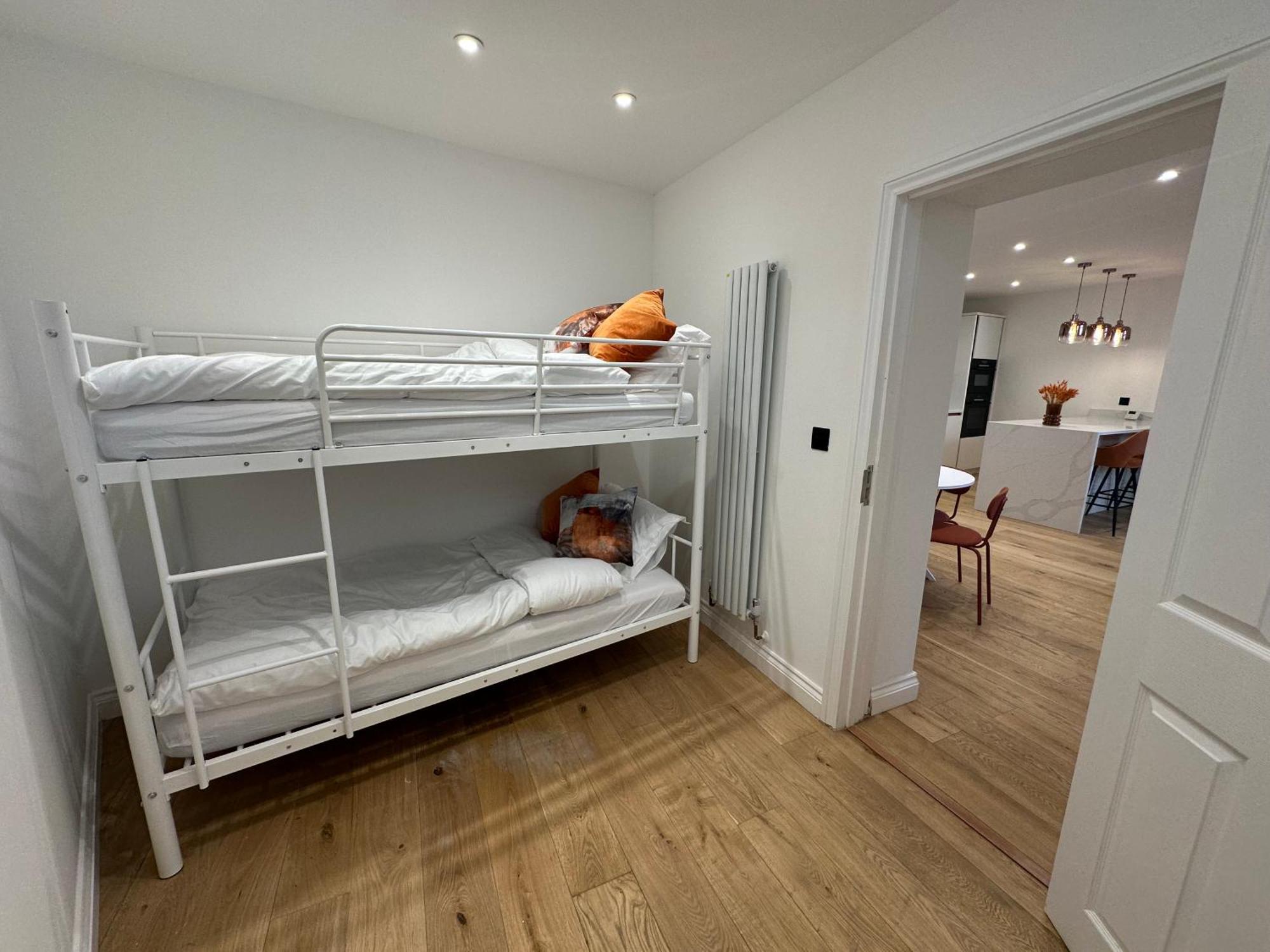 Modern House In Gated Compound Holiday home London