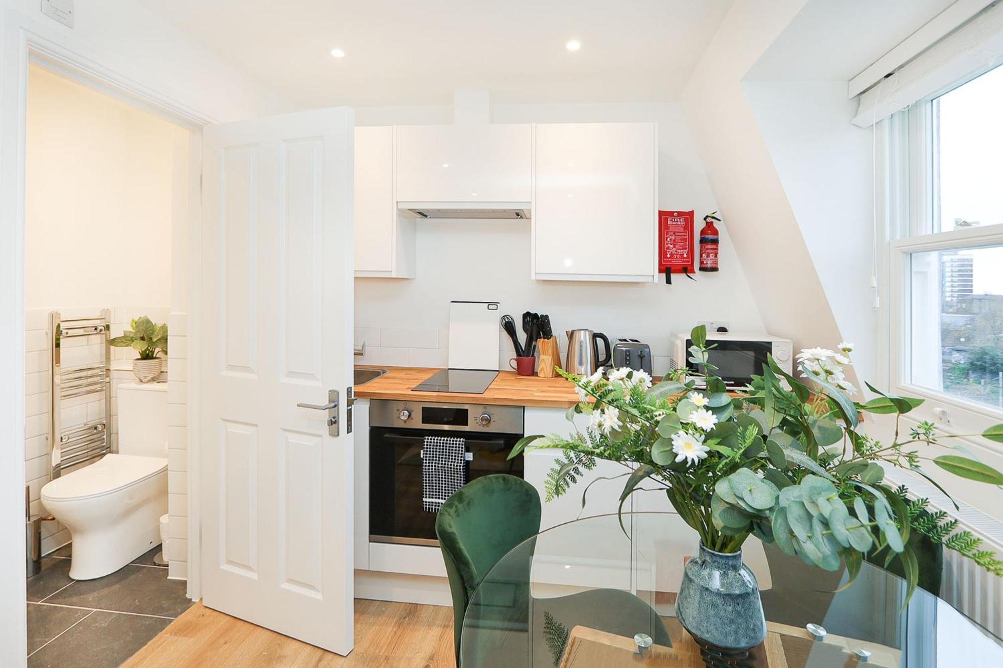 The Kentish Nook, 1 Bed 2 Bath Londra
