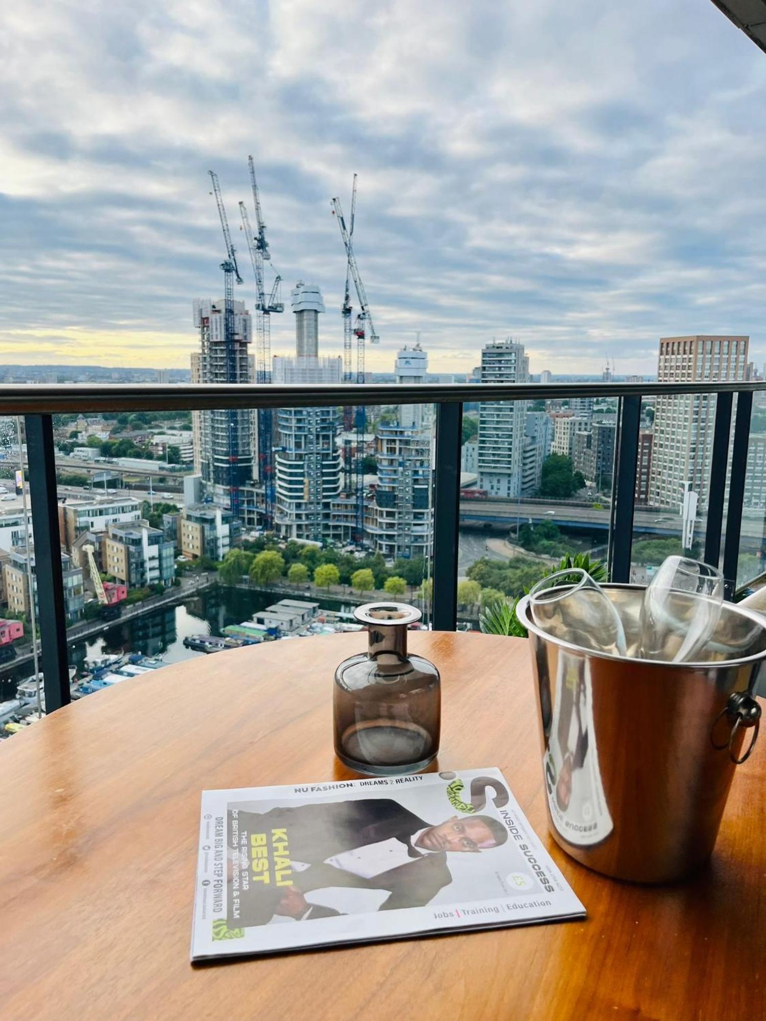Gorgeous High-rise - Skyline Views & Prime Location *