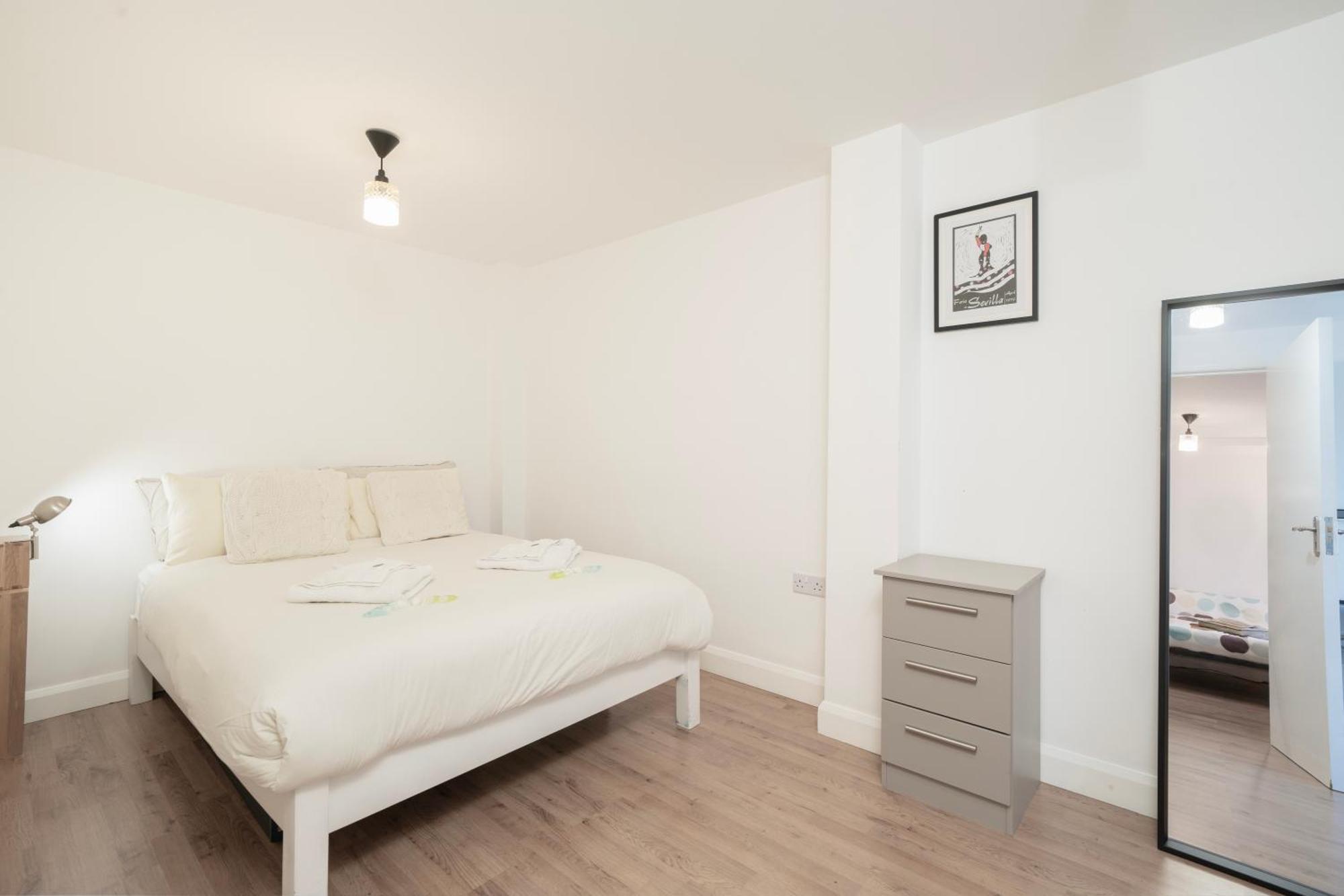 Modern One Bedroom Flat In *