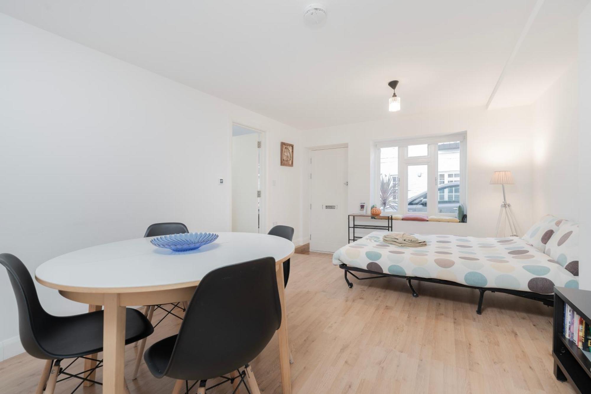 Modern One Bedroom Flat In London