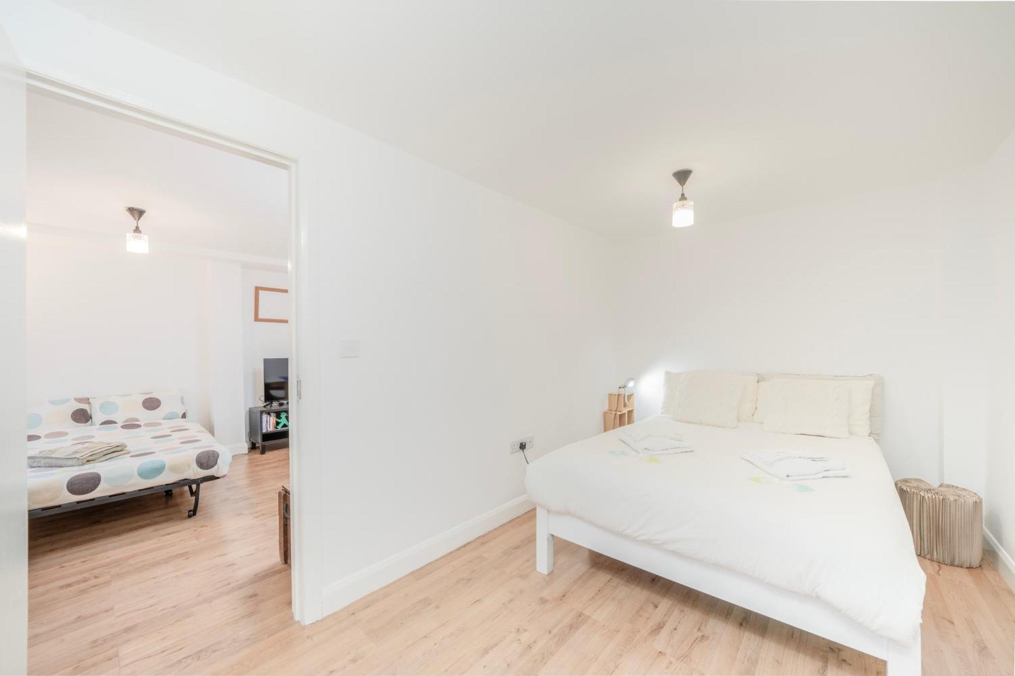 Modern One Bedroom Flat In * London