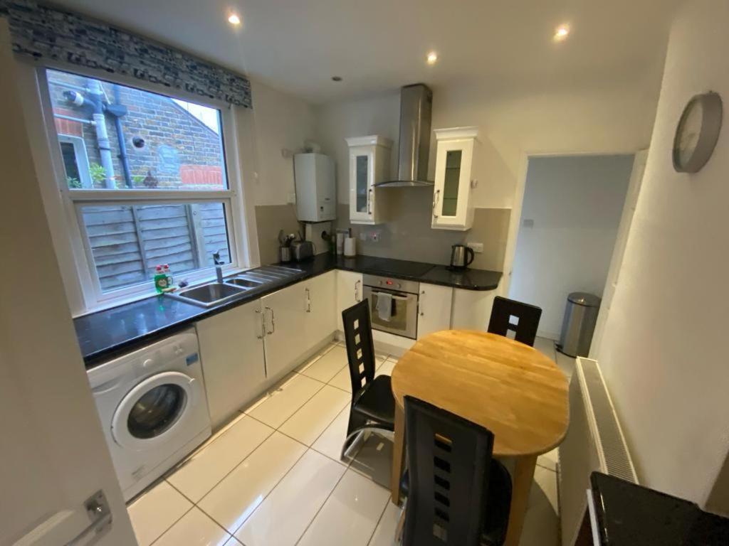 Lejlighed Bedroom Flat Colliers Wood *