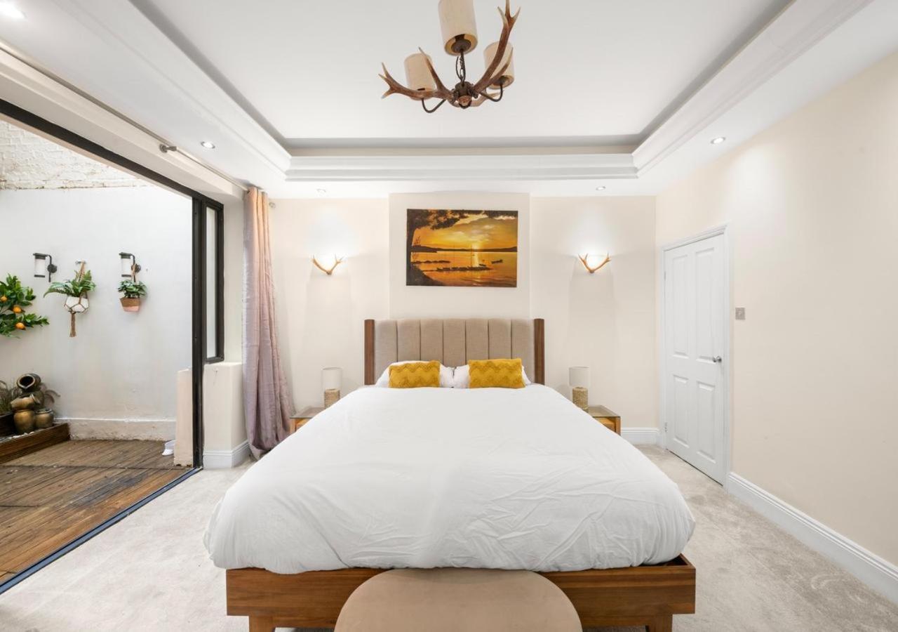 Sg, Knightsbridge With Garden Terrace By Harrods Leilighet London