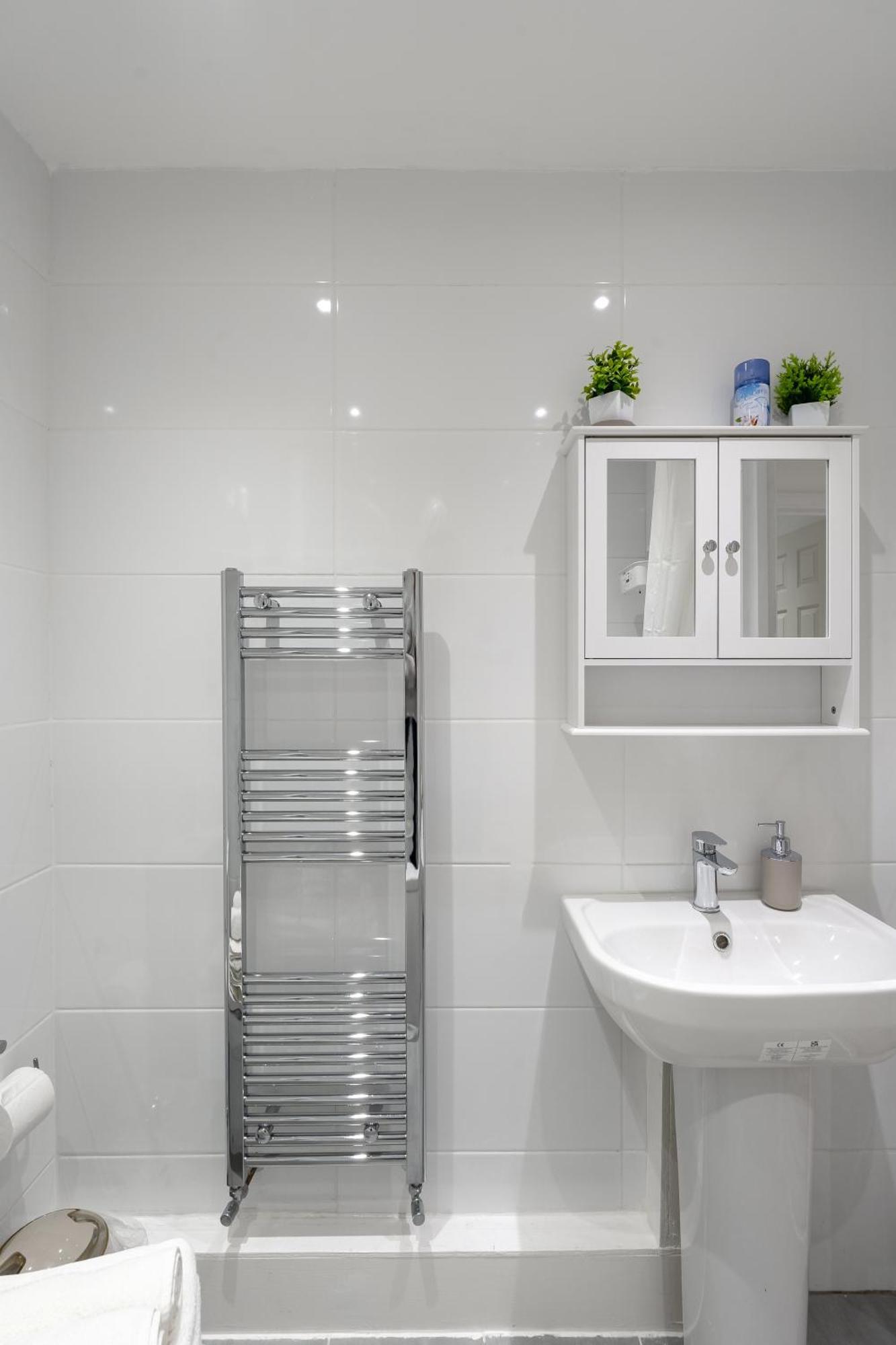 Beautiful Flat Near - Entire Flat - Equipped Kitchen - Private Bathroom * Londen
