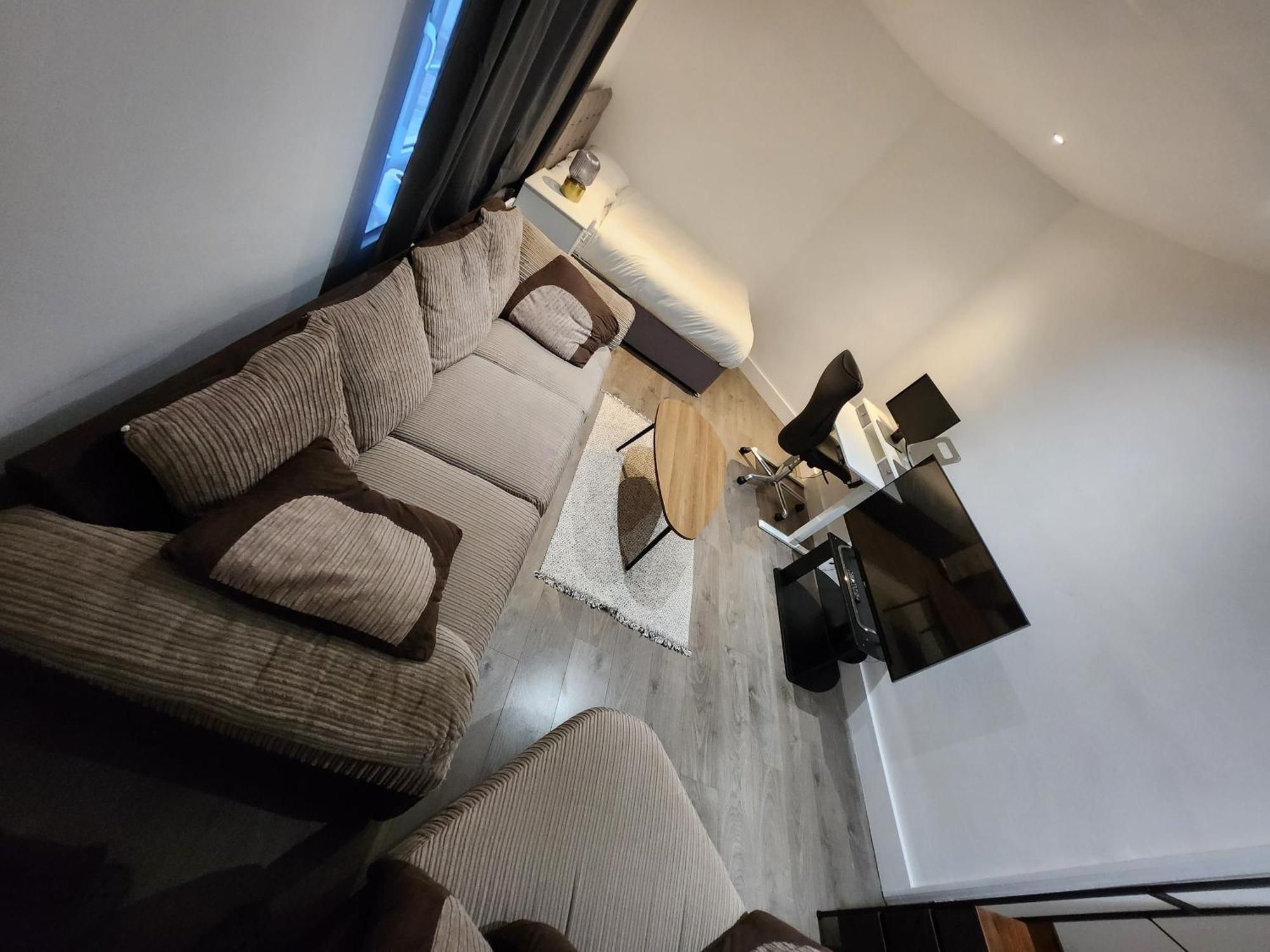 Flat With Work Station, Monitor, Smart Tv & Netflix Leilighet *