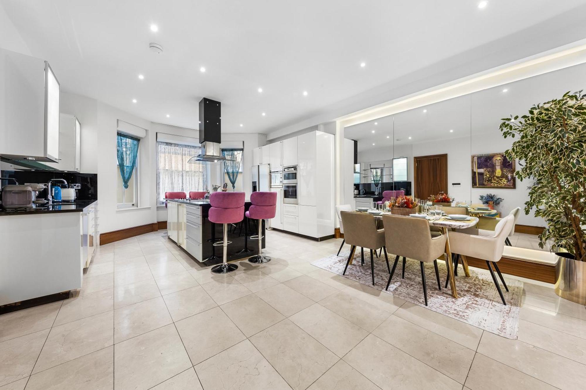 250 Sqm Mega Mansion Lejlighed *