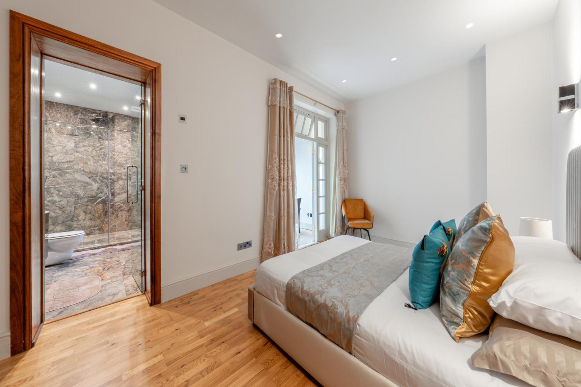250 Sqm Mega Mansion Lejlighed