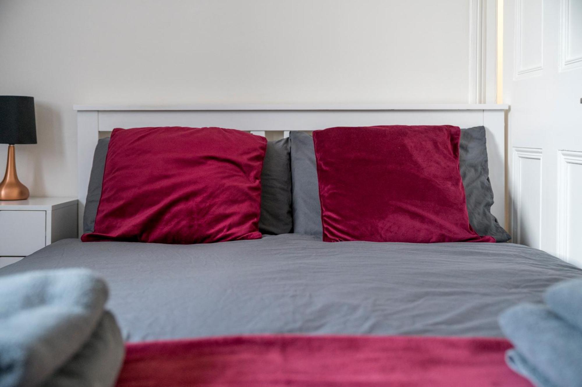 Cozy & Comfy Woodgreen Station Sleeps 6 Londres
