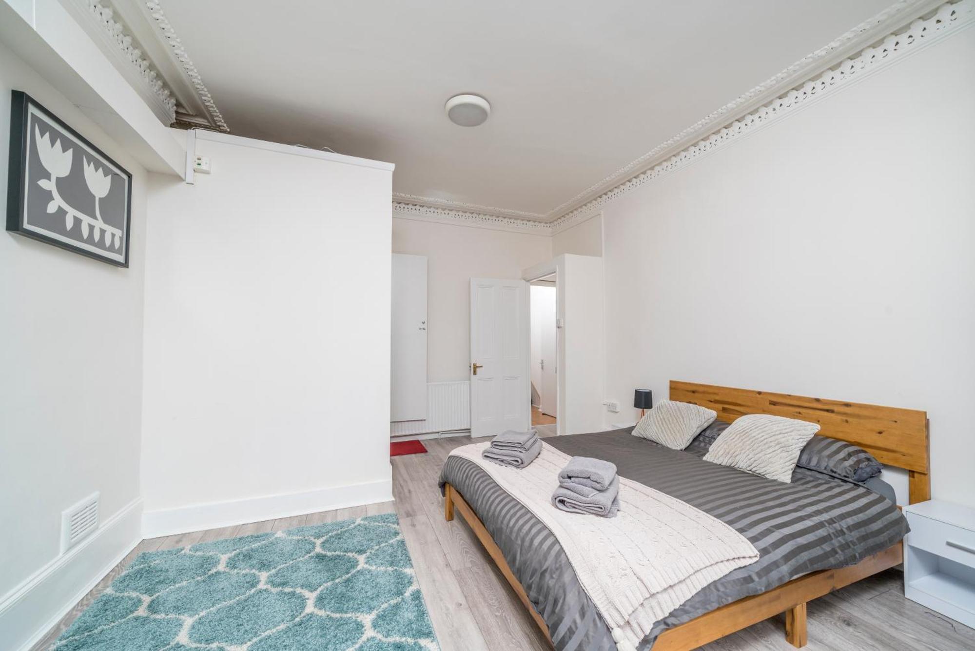 Cozy & Comfy Woodgreen Station Sleeps 6 * Londres