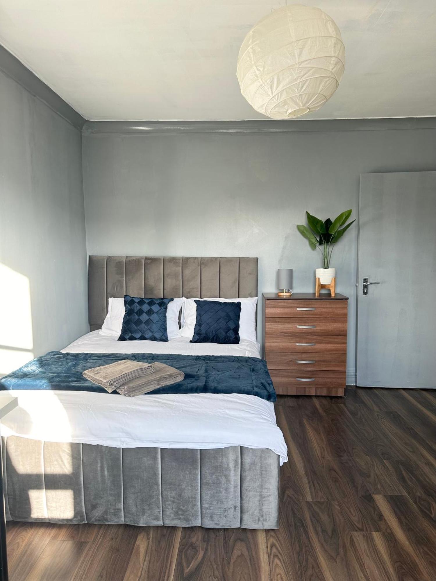 Appartement Spacious 4- Bedroom Flat! Kings Cross, St Pancras Londen