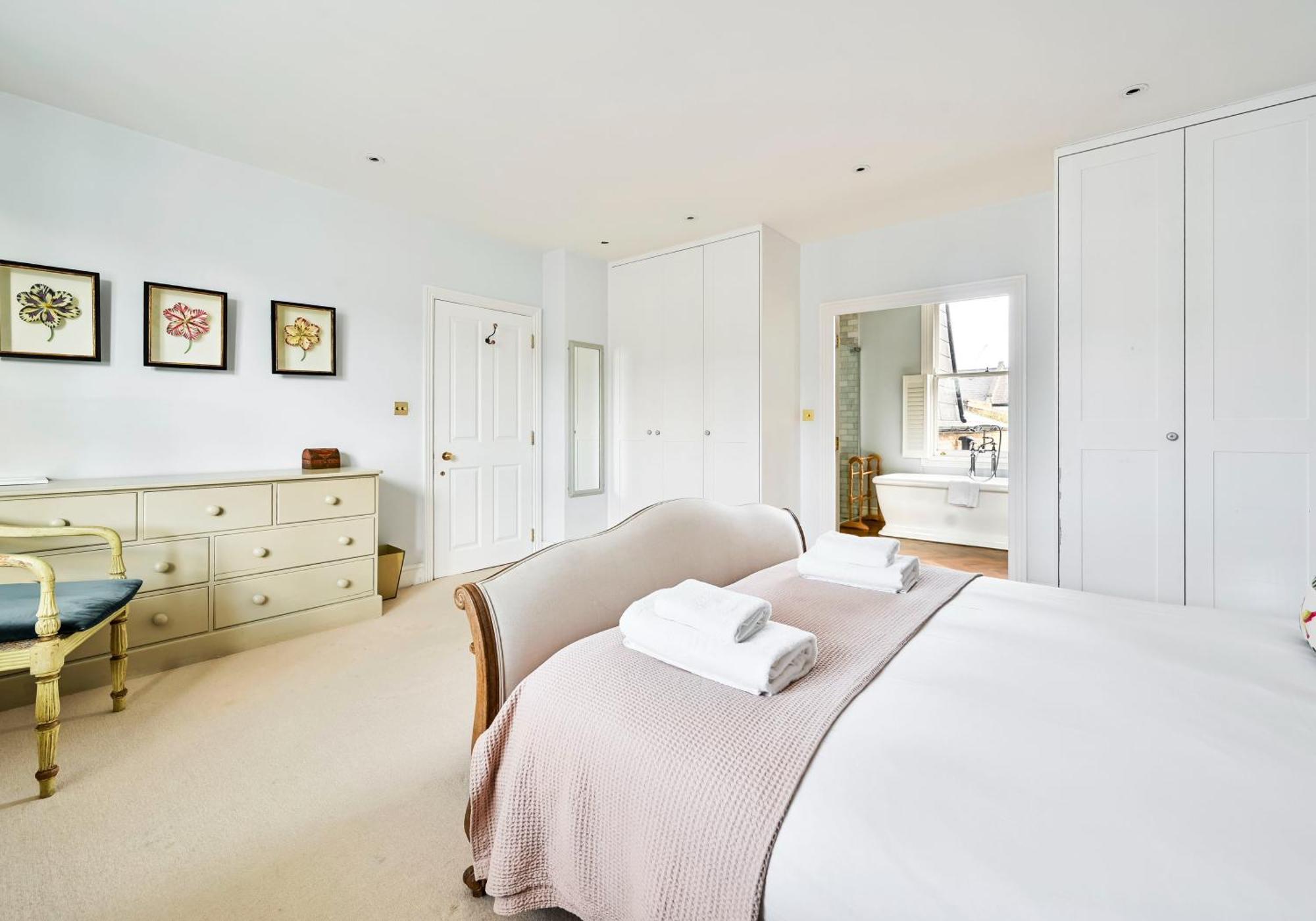 Contemporary In Shepherds Bush London