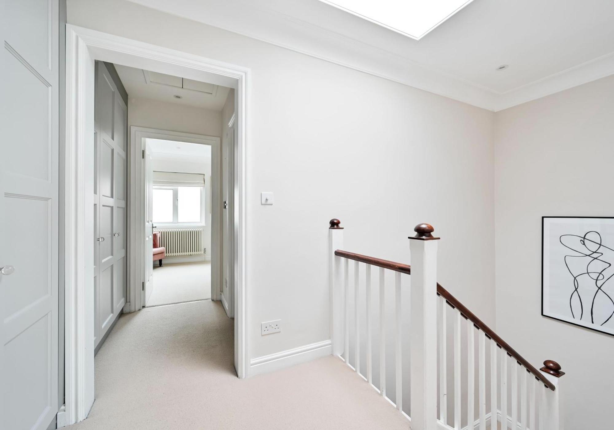 Chelsea Townhouse With Roof Terrace & Parking Londen