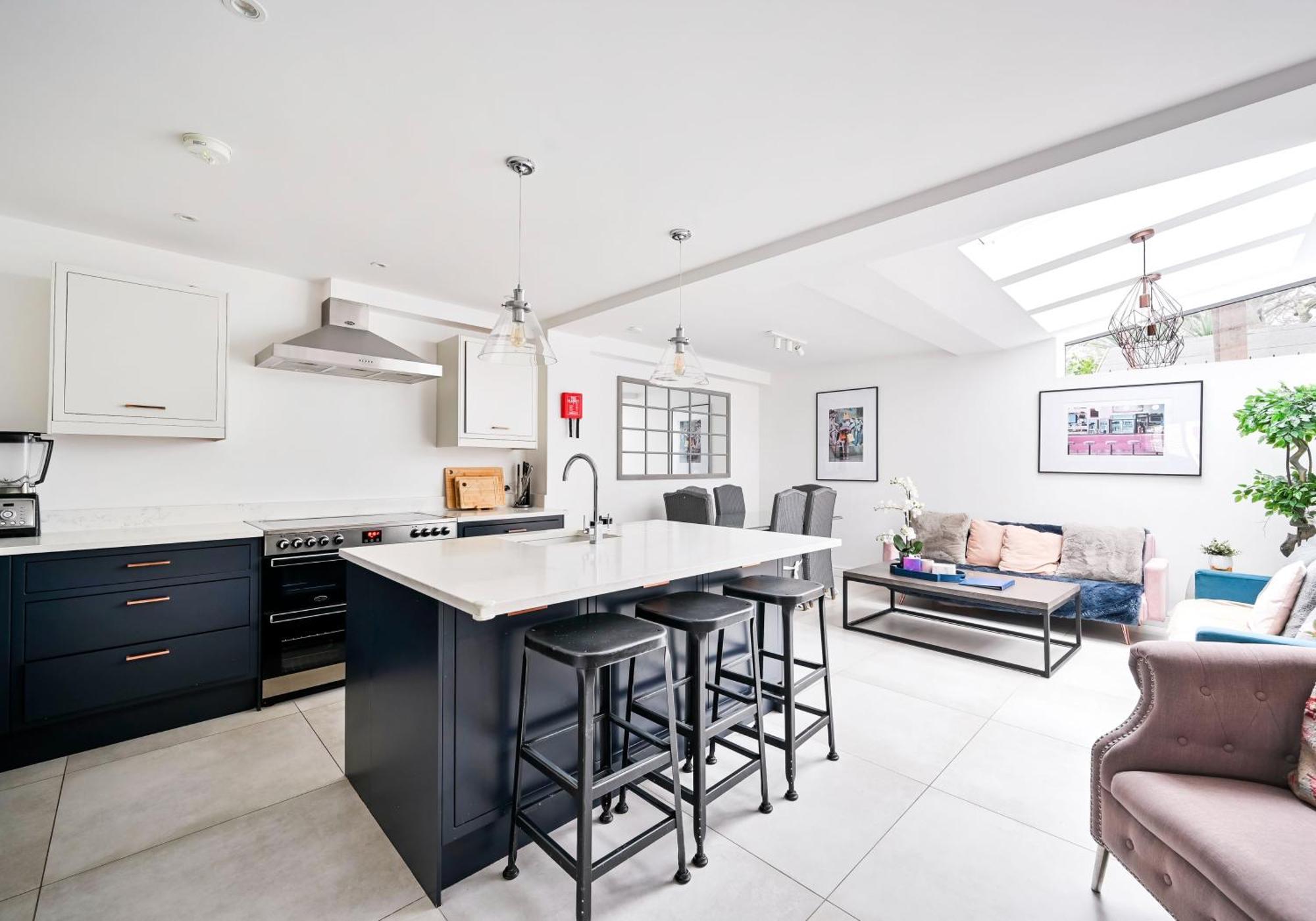 Chelsea Townhouse With Roof Terrace & Parking Appartement Londen