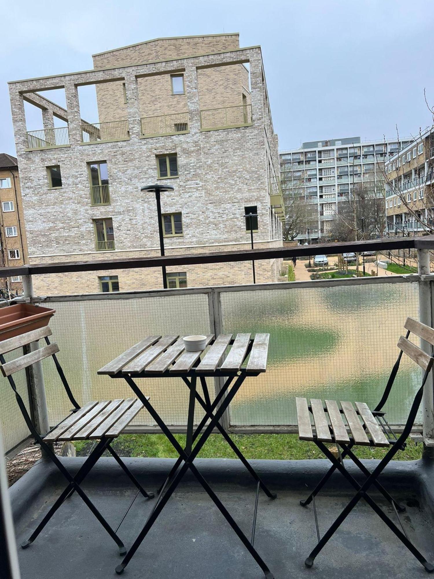 Flat-sleep2bathtub-netflix-heart Of London-balcony Apartment