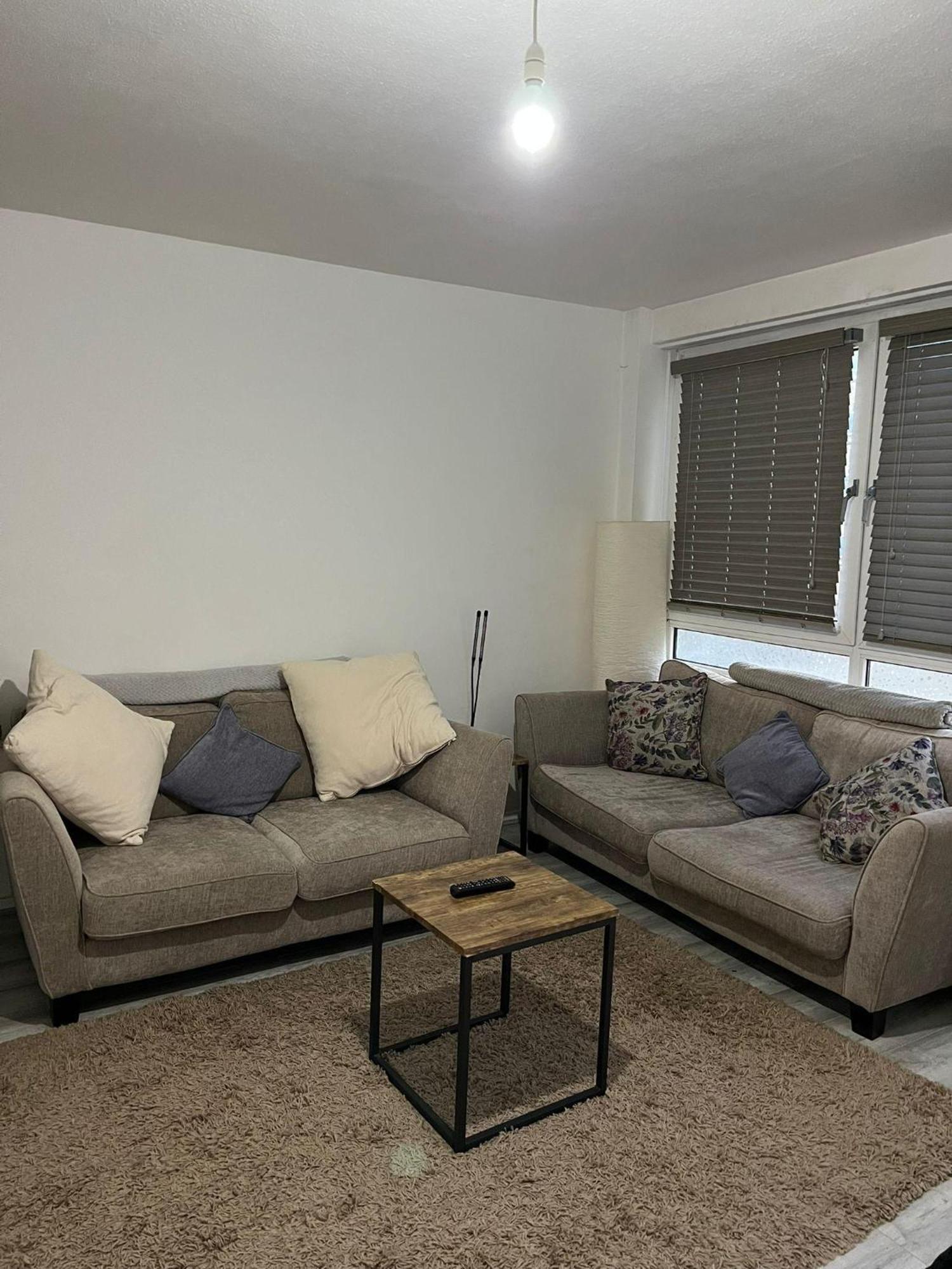 Apartment Flat-sleep2bathtub-netflix-heart Of London-balcony London