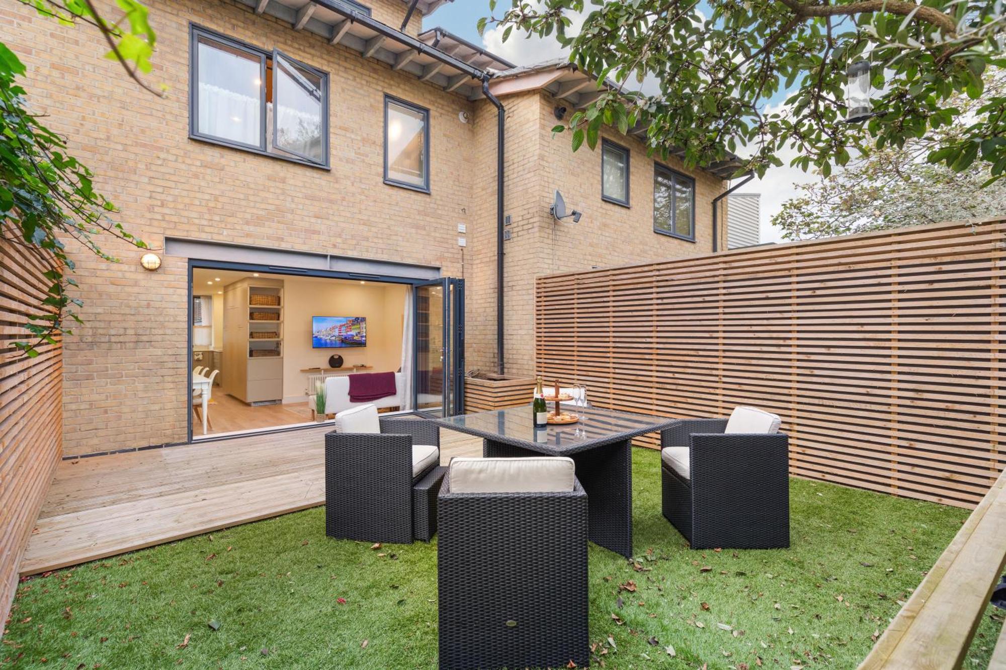 8 Horseshoe Holiday home London