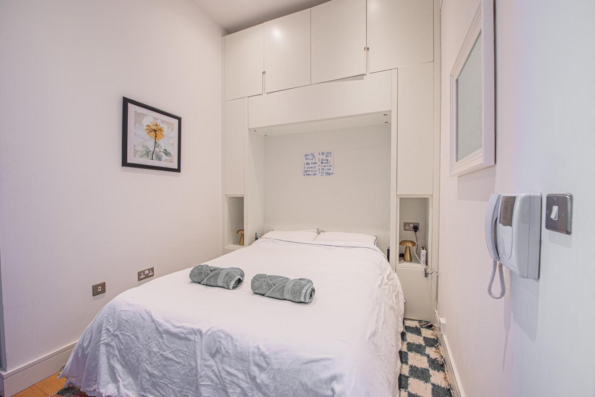 Appartamento Bright Modern 5 Mins To Station, Sleeps 3 Londra