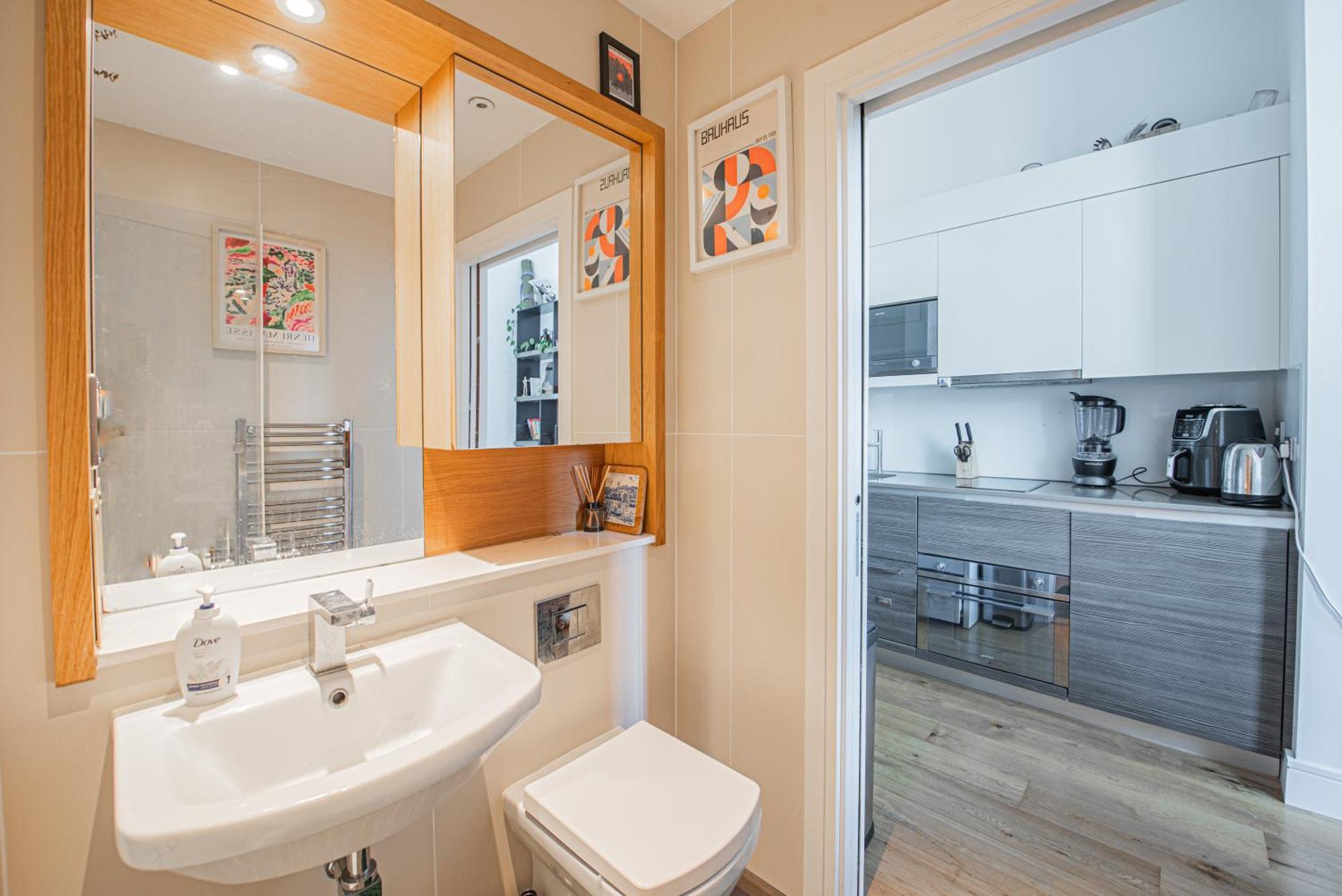 Appartamento Bright Modern 5 Mins To Station, Sleeps 3 *