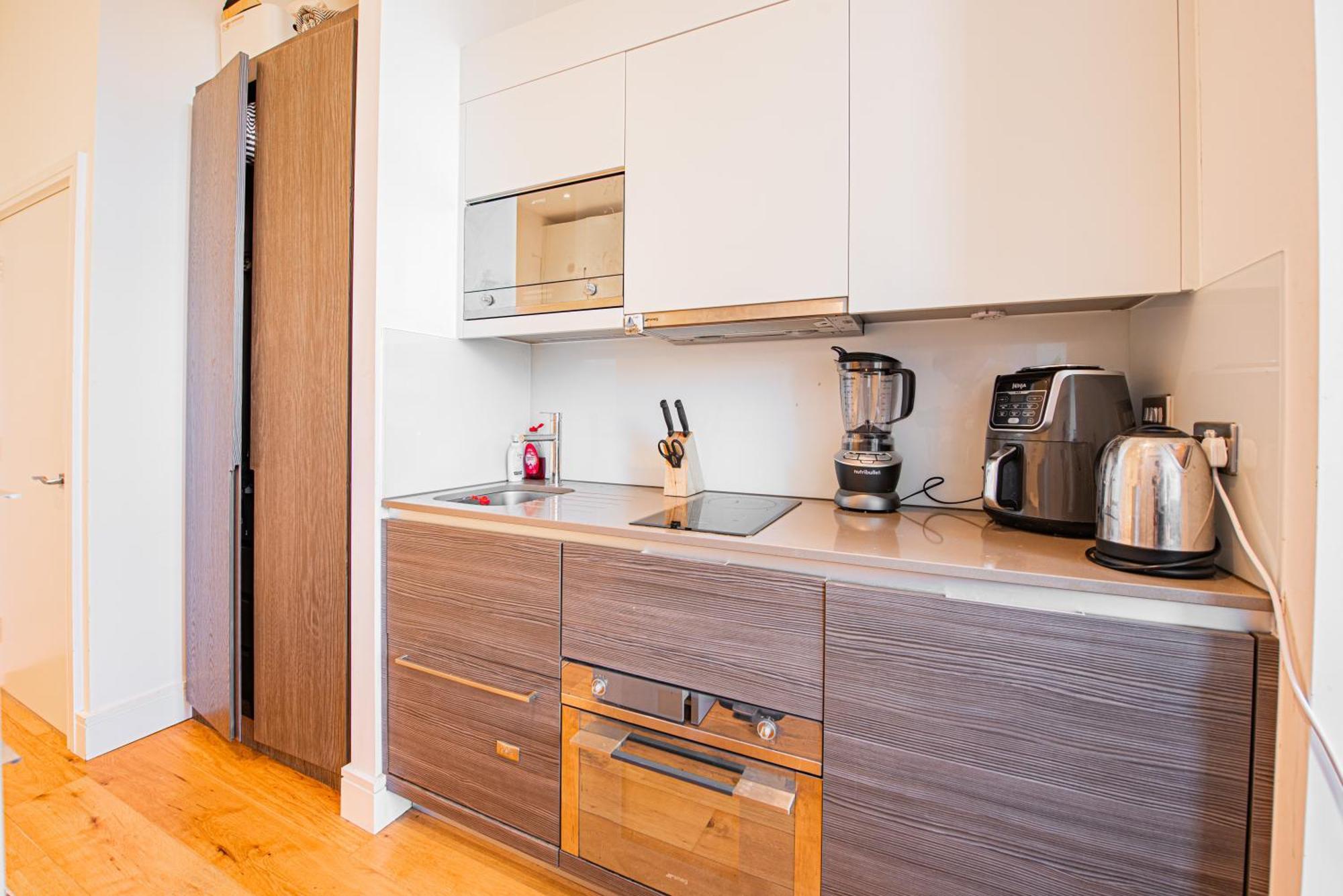 Appartamento Bright Modern 5 Mins To Station, Sleeps 3 Londra