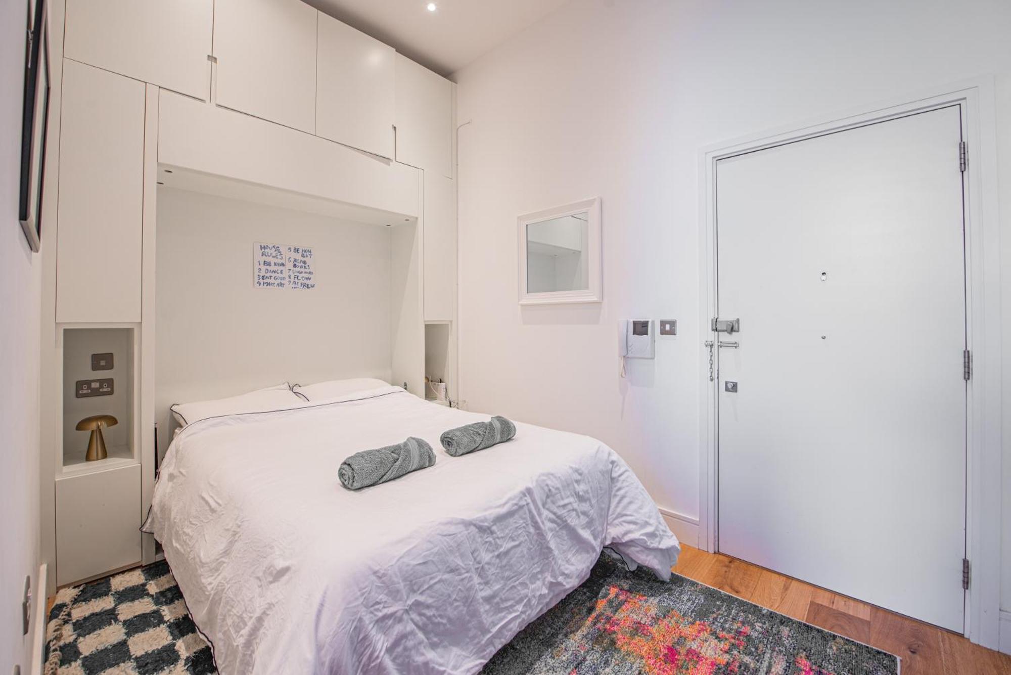 Bright Modern 5 Mins To Station, Sleeps 3 Appartamento