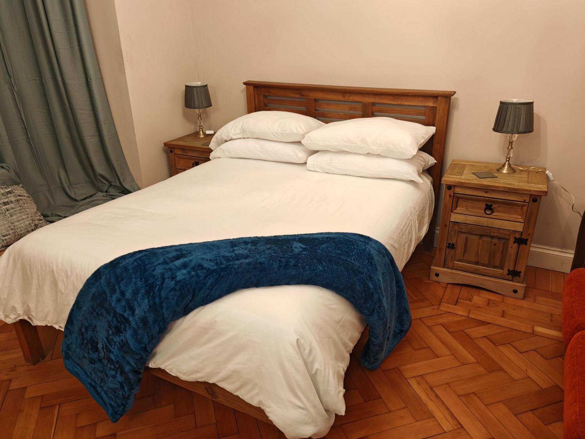 Apartment Queensway One Bedroom *