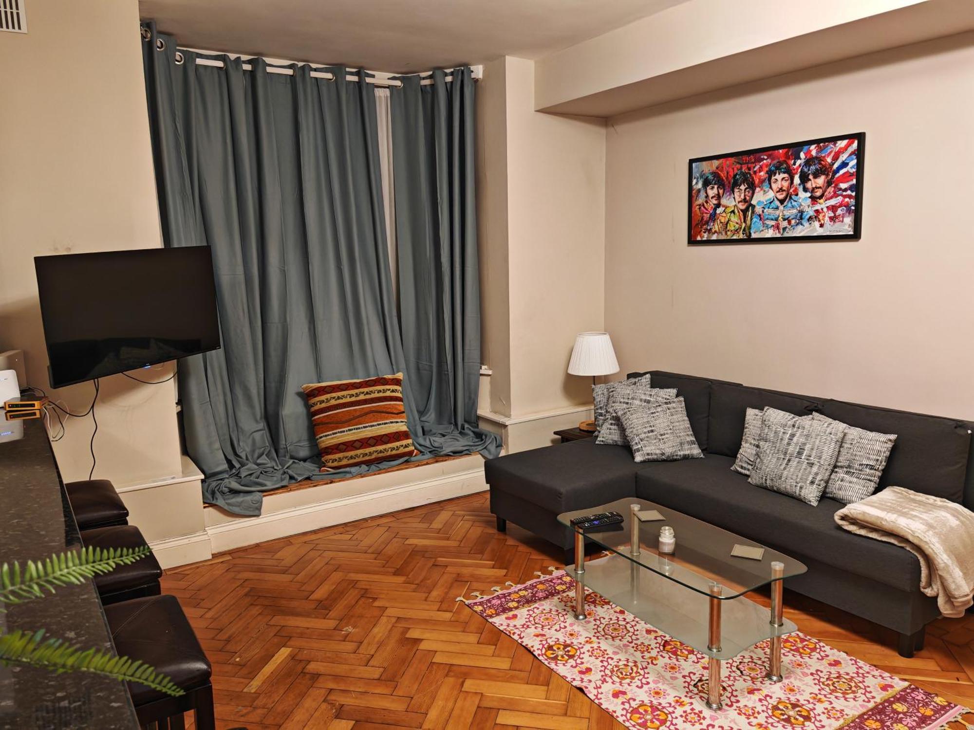 Queensway One Bedroom Apartment *