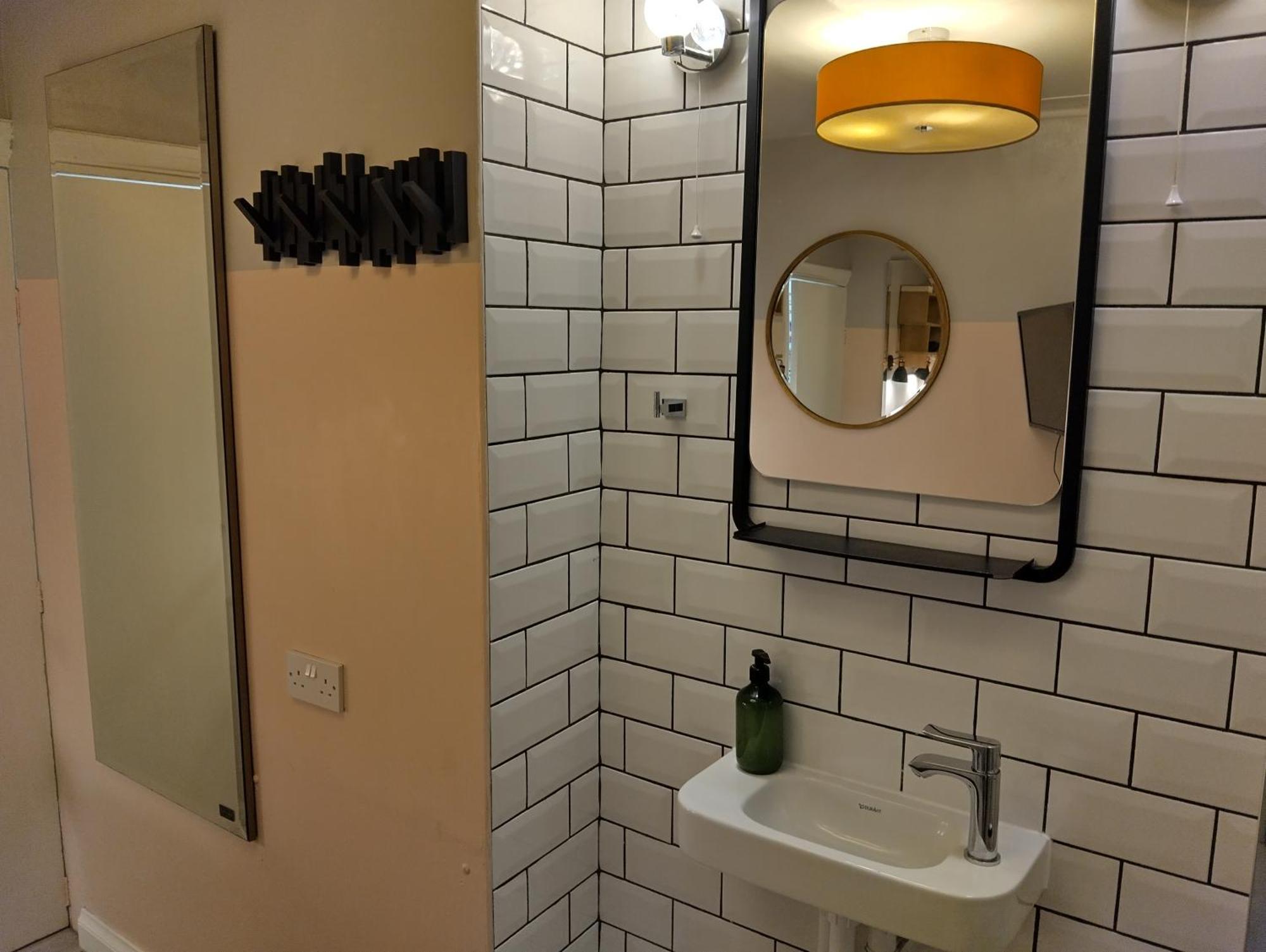 Tiny Space Zone 1 * Londen