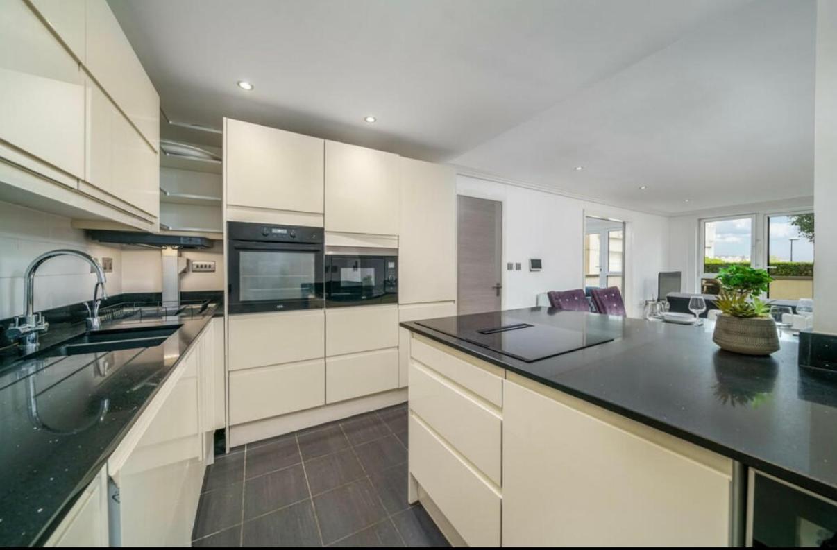 Leilighet Luxurious Spacious 2 Bed W Terrace