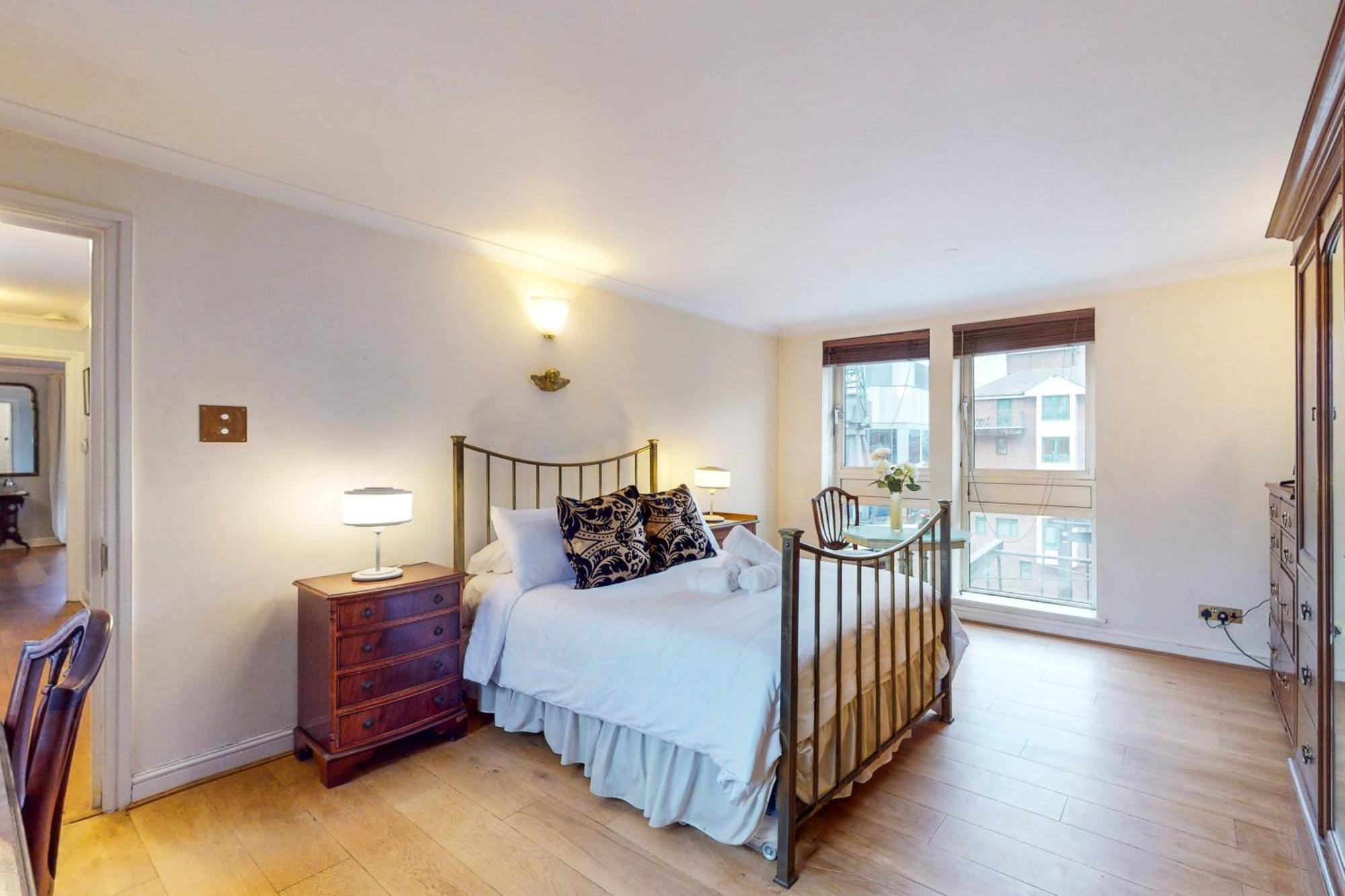 Apartment 1bed Flat With Parking And Balcony With View Of The Wharf