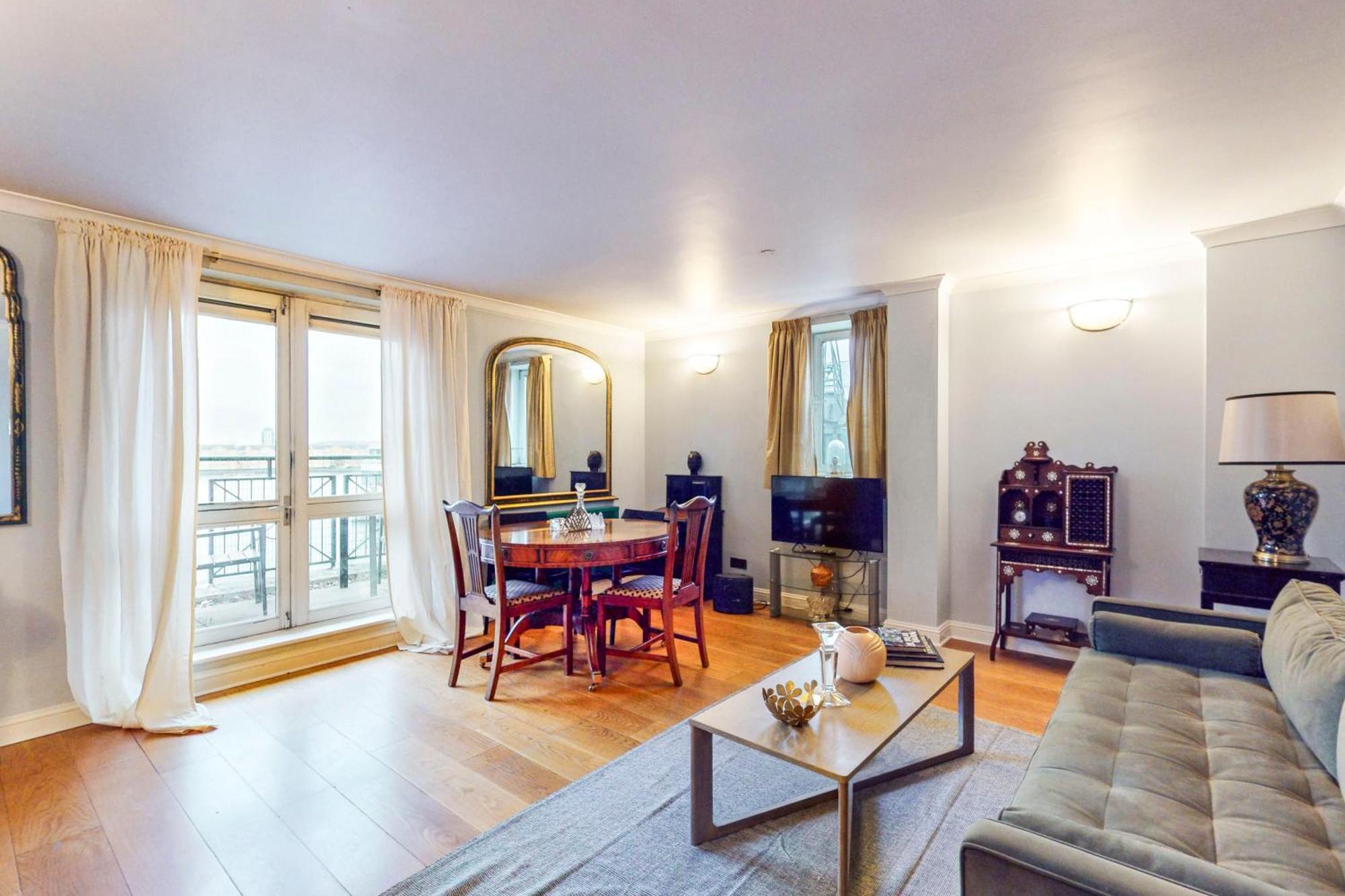 1bed Flat With Parking And Balcony With View Of The Wharf London