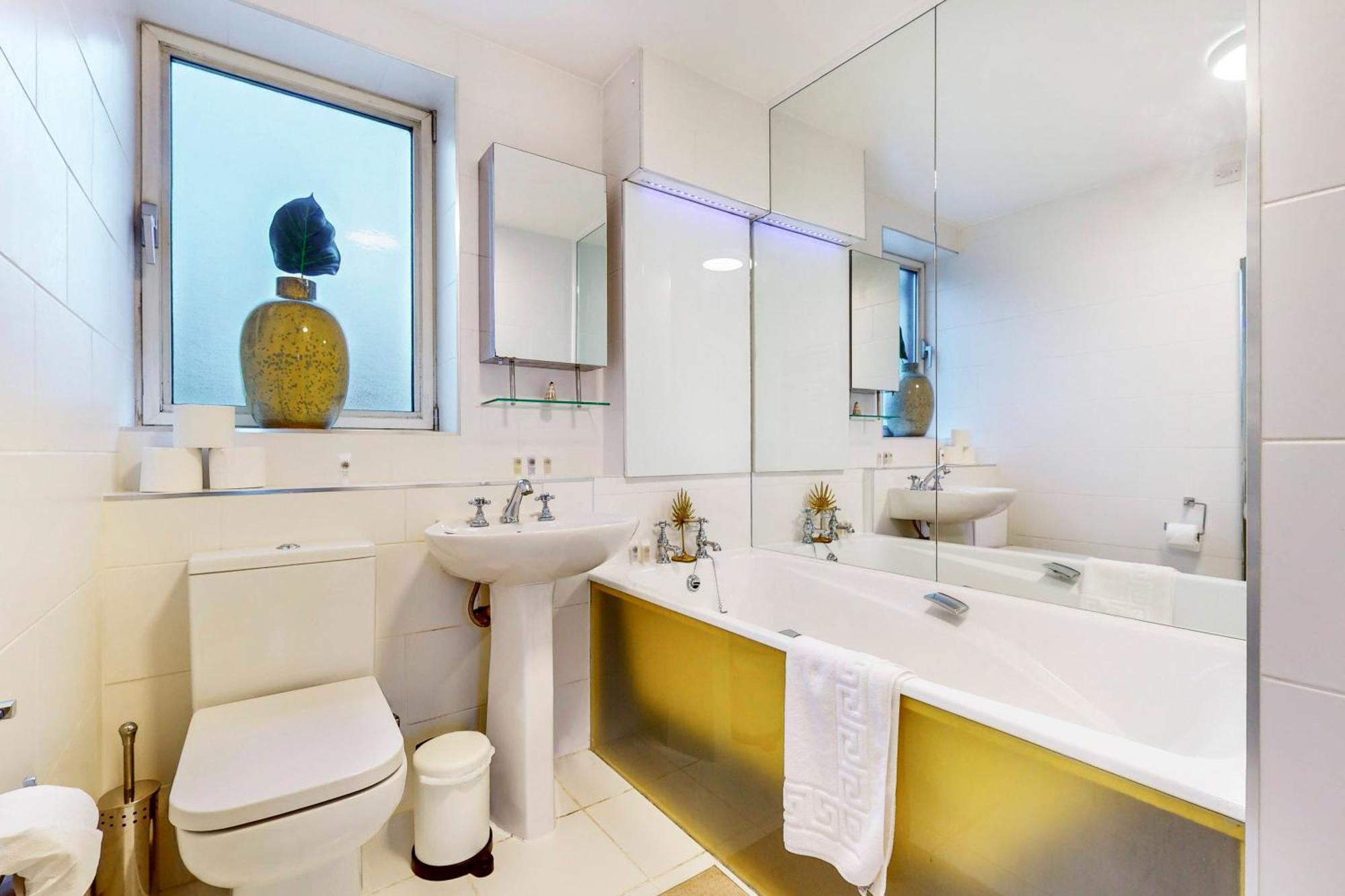 1bed Flat With Parking And Balcony With View Of The Wharf Apartment