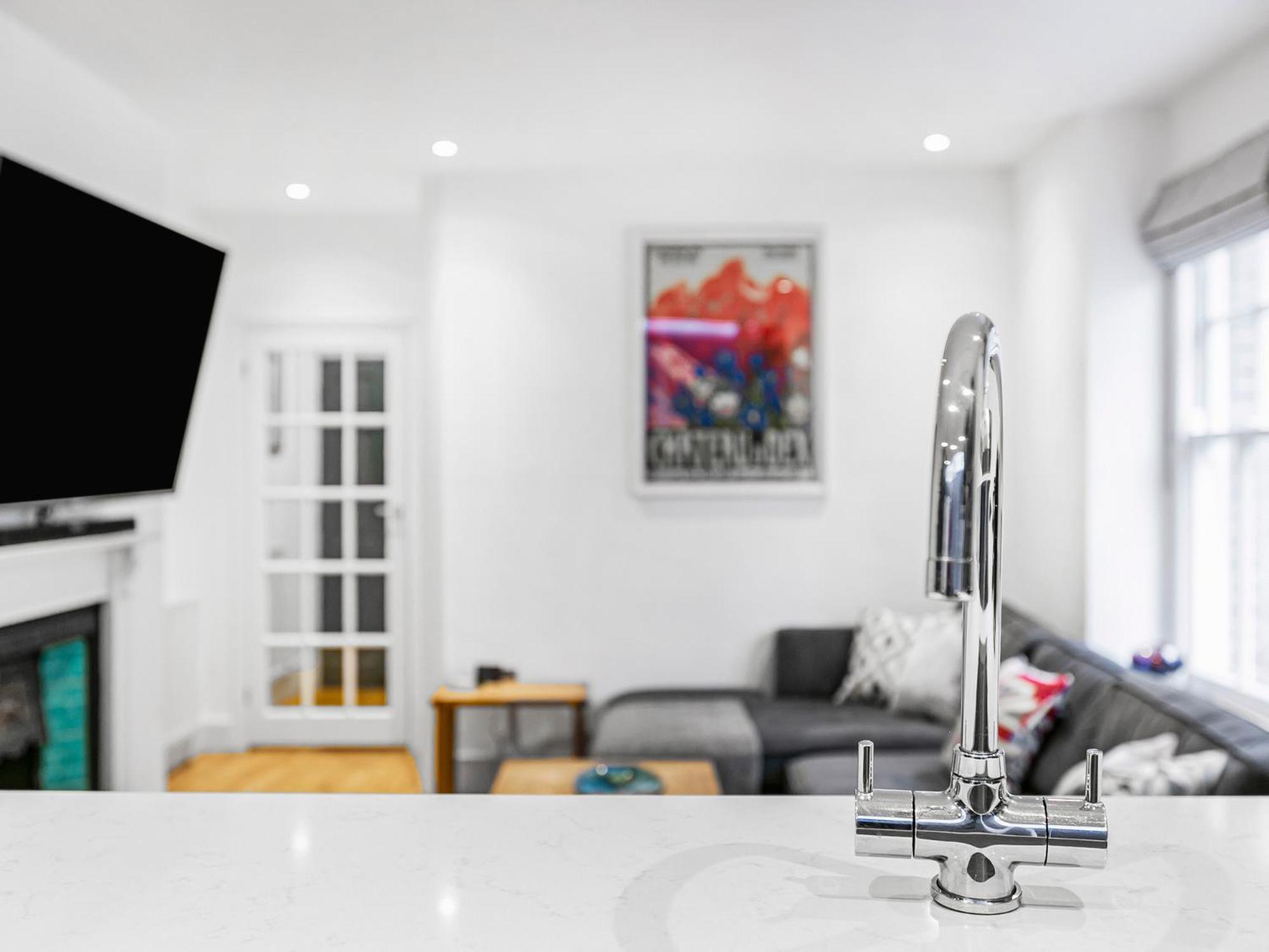 Pass The Keys Modern Victorian In Apartment *